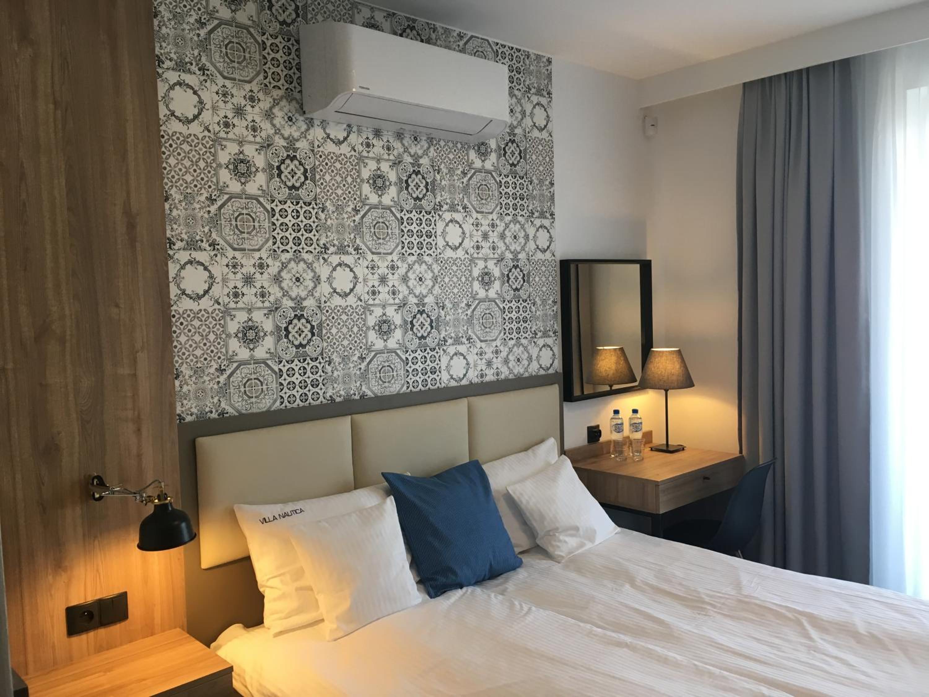 Small Double or Twin Room with Balcony - Photo 10