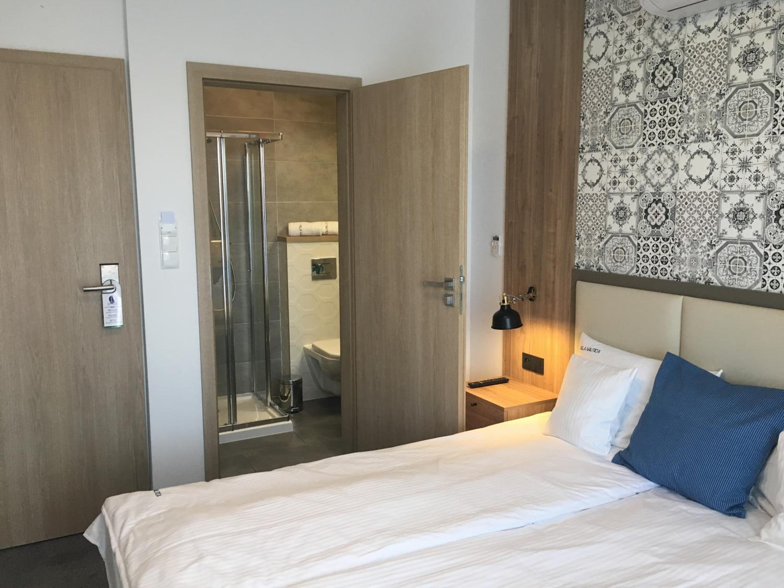 Small Double or Twin Room with Balcony - Photo 5
