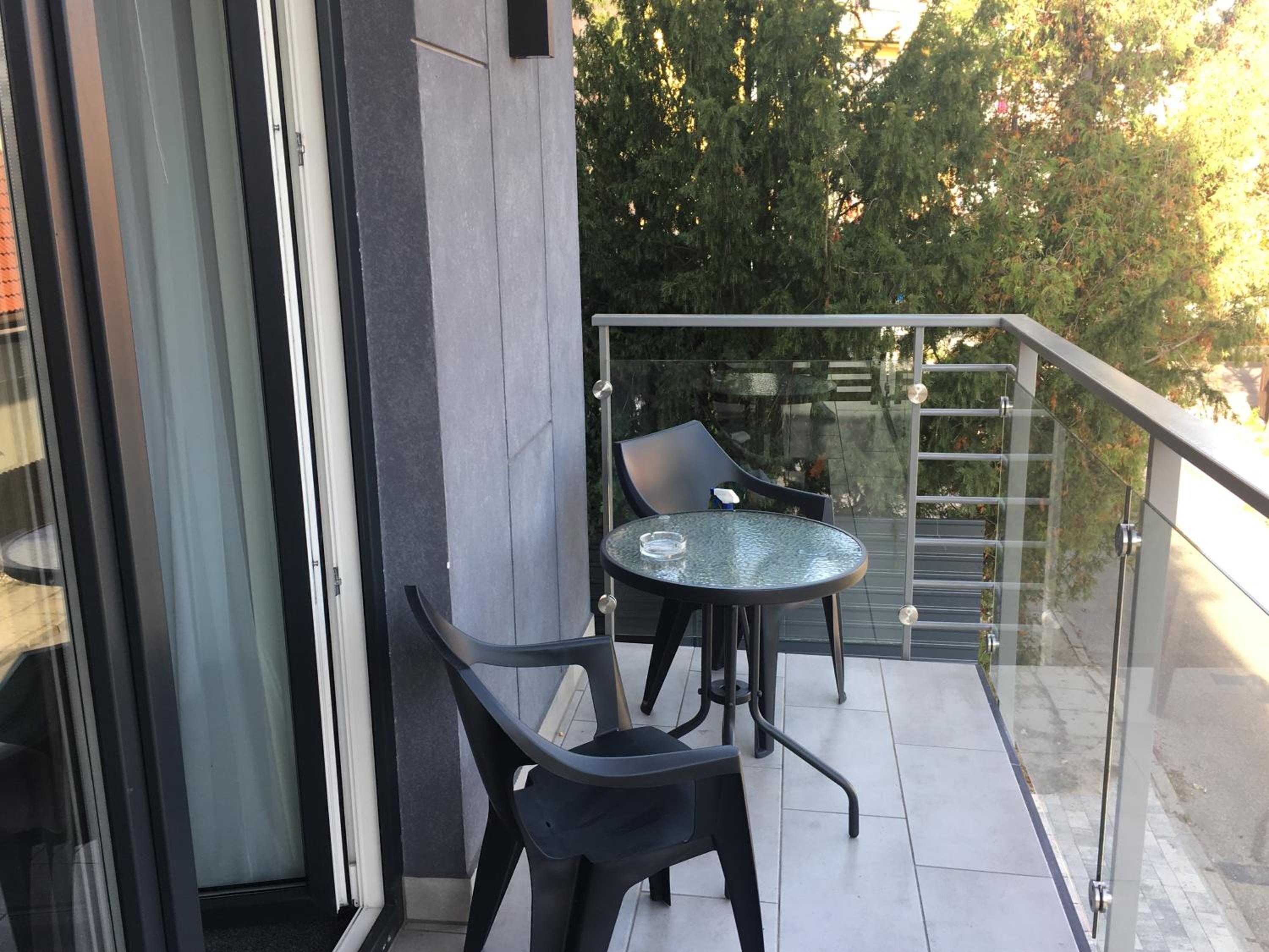 Small Double or Twin Room with Balcony - Photo 3