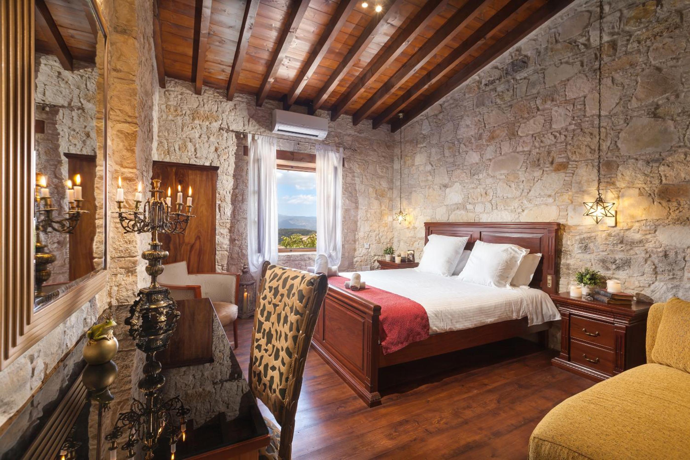 Thea Executive Suite with Spa Bath