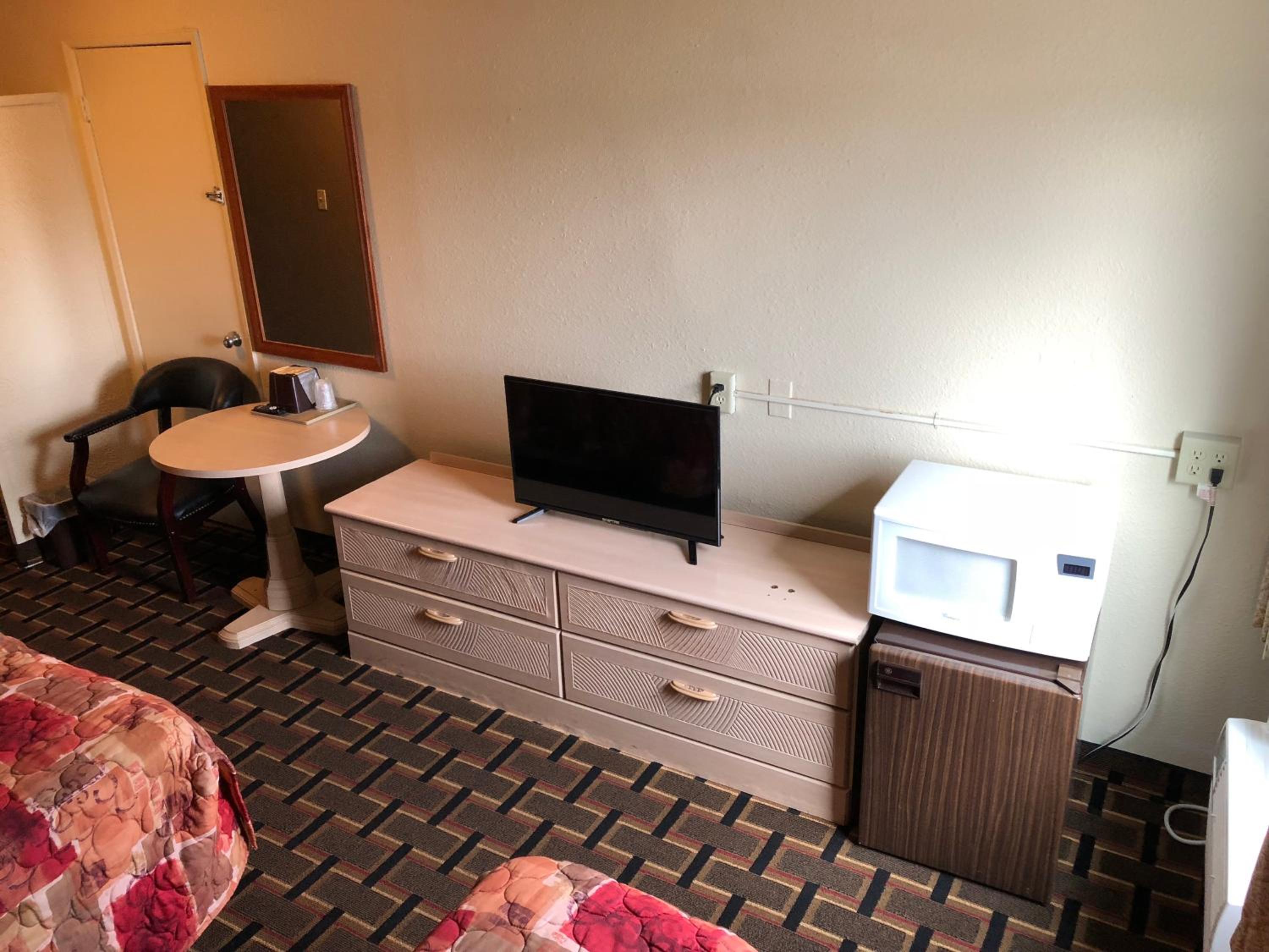 Deluxe Room with Two Double Beds - Smoking photo 2