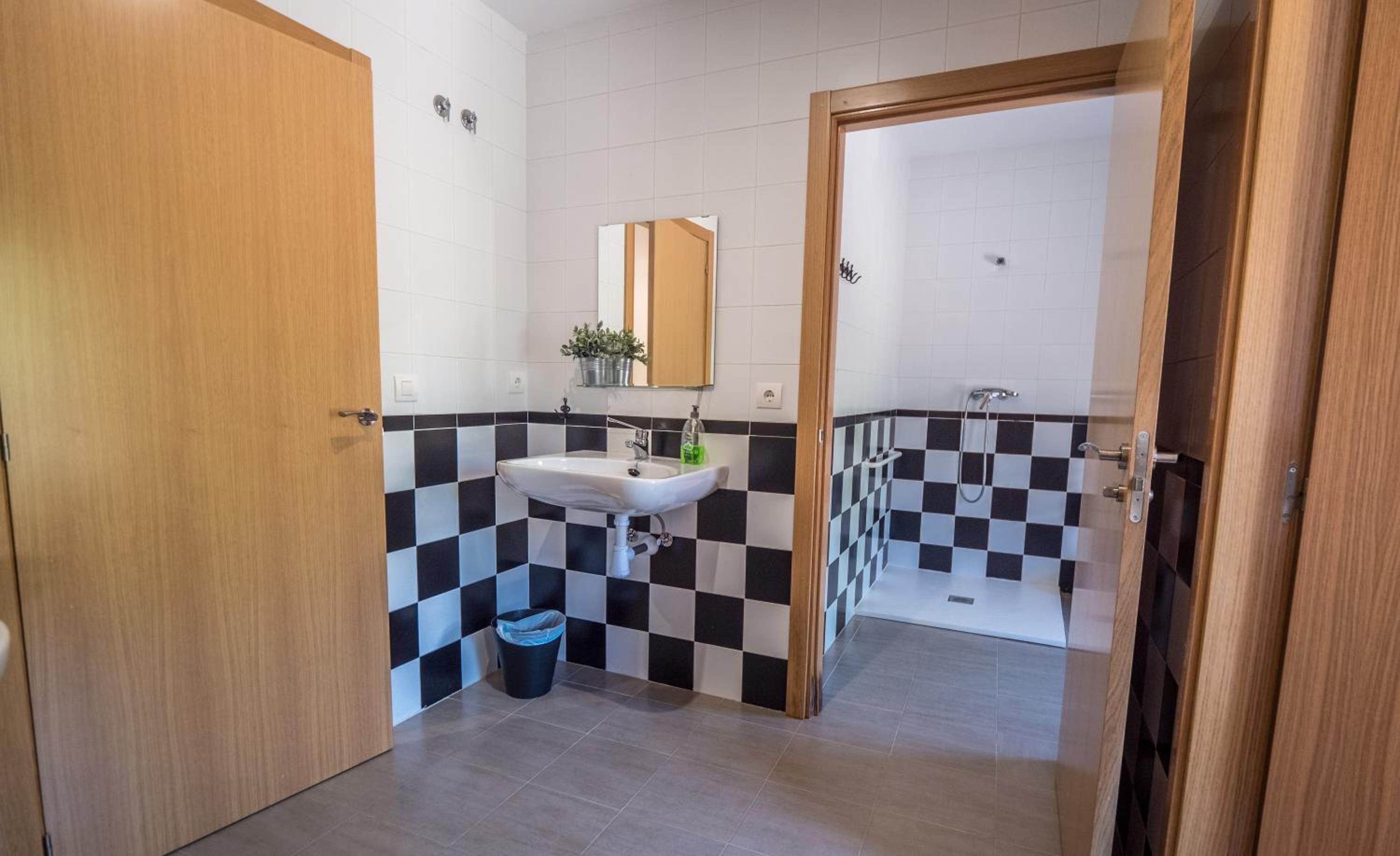 Quadruple Room with Shared Bathroom photo 2