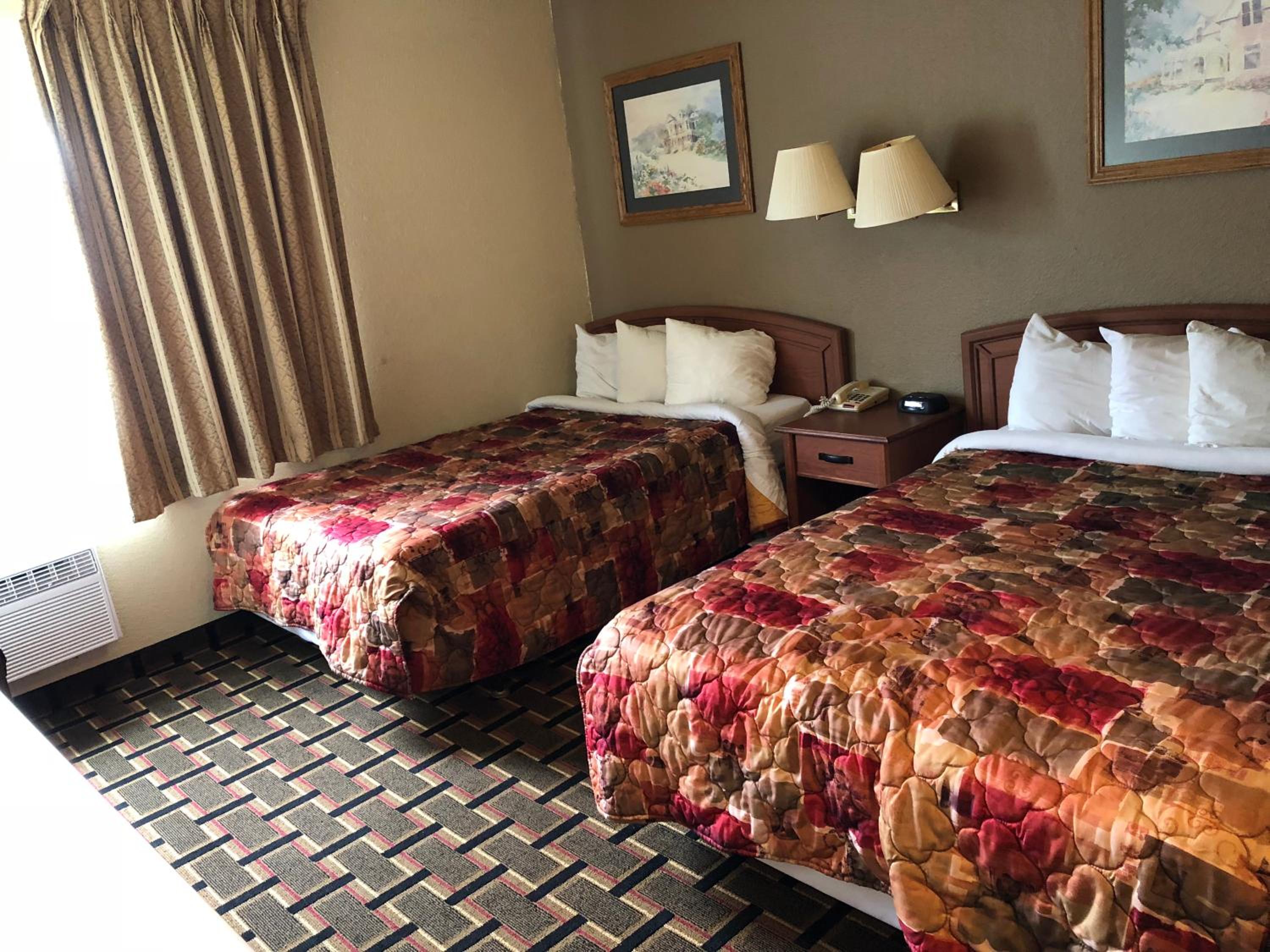 Deluxe Room with Two Double Beds - Smoking photo 1