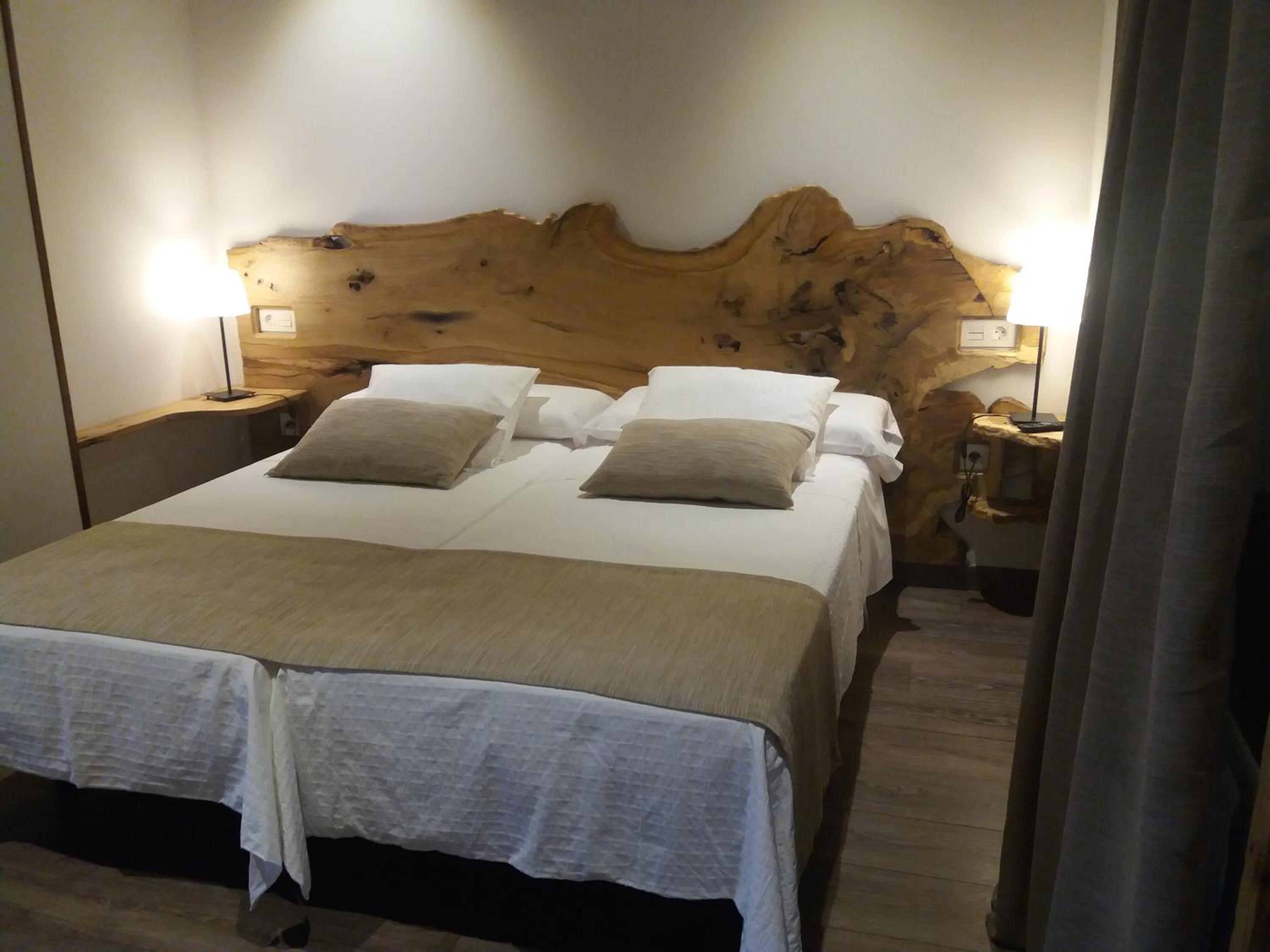 Twin Room With Private Bathroom photo 2