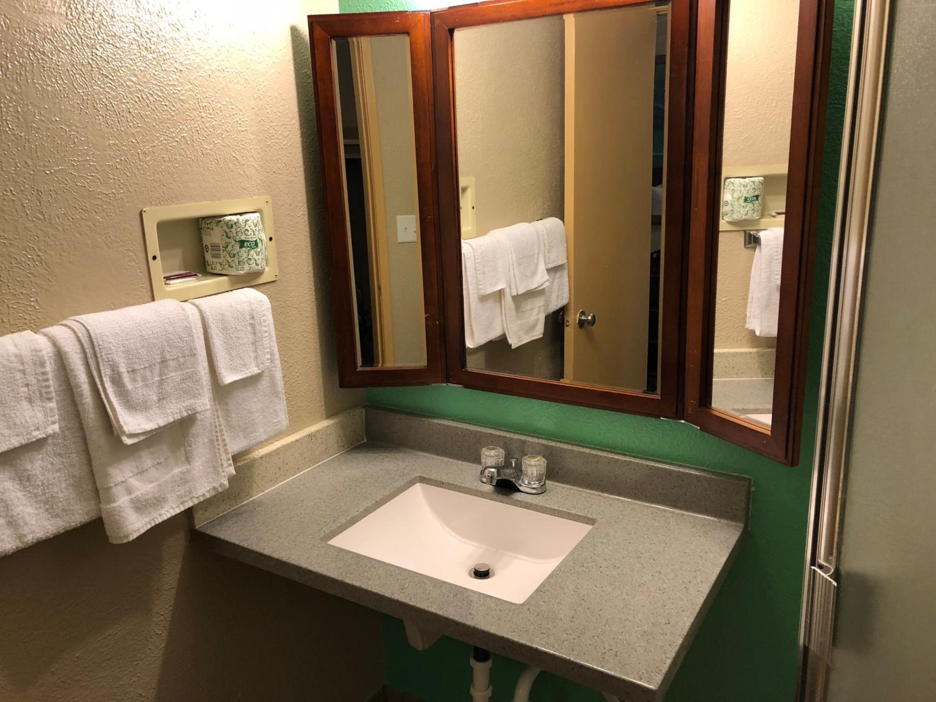 Deluxe Room with Two Double Beds - Non-Smoking  photo 2