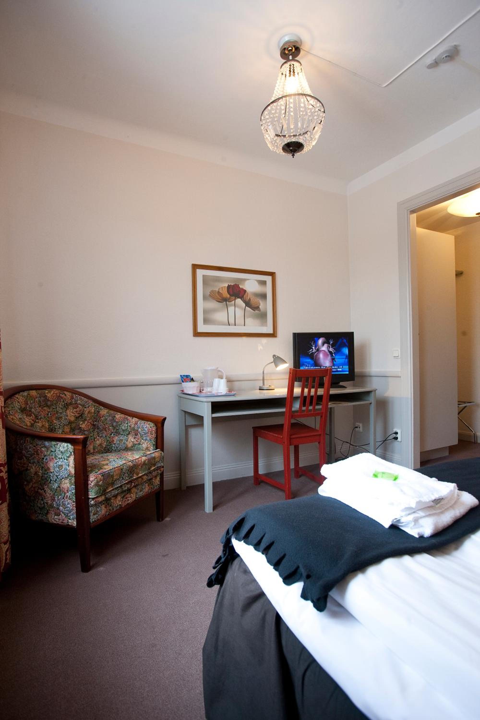 Double or Twin Room photo 3