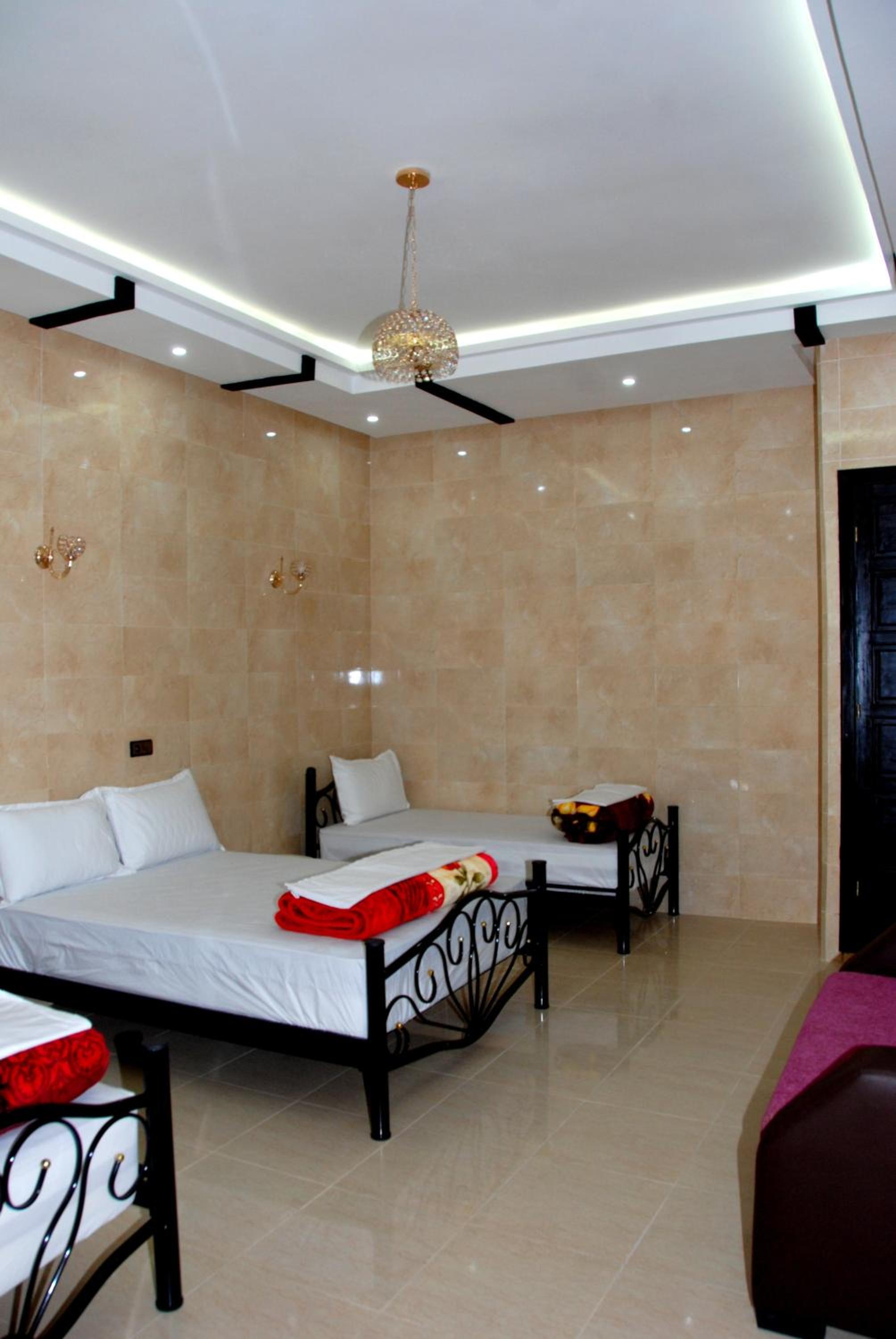 Quadruple Room with Private Bathroom - Photo 53
