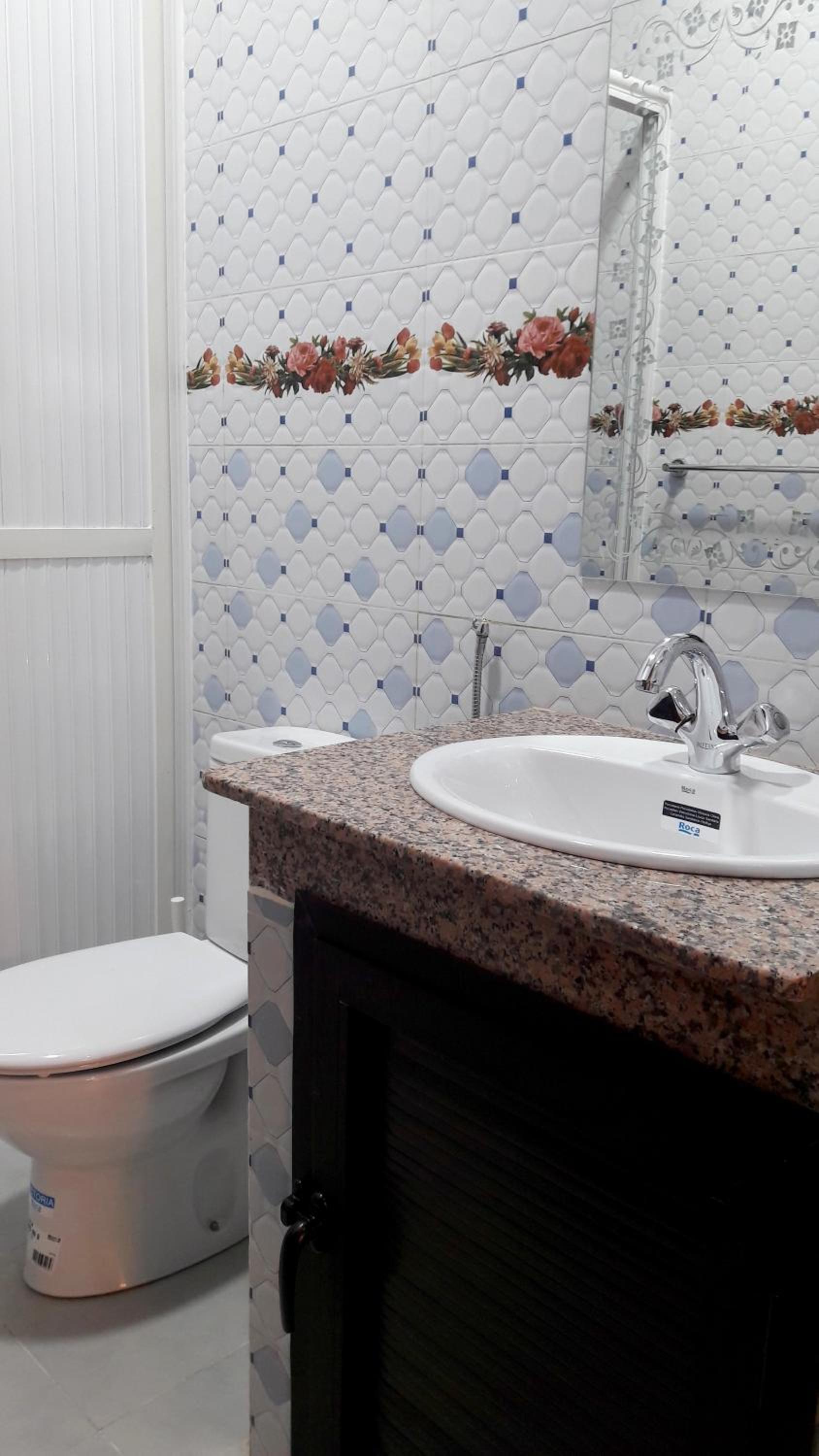 Quadruple Room with Private Bathroom - Photo 3