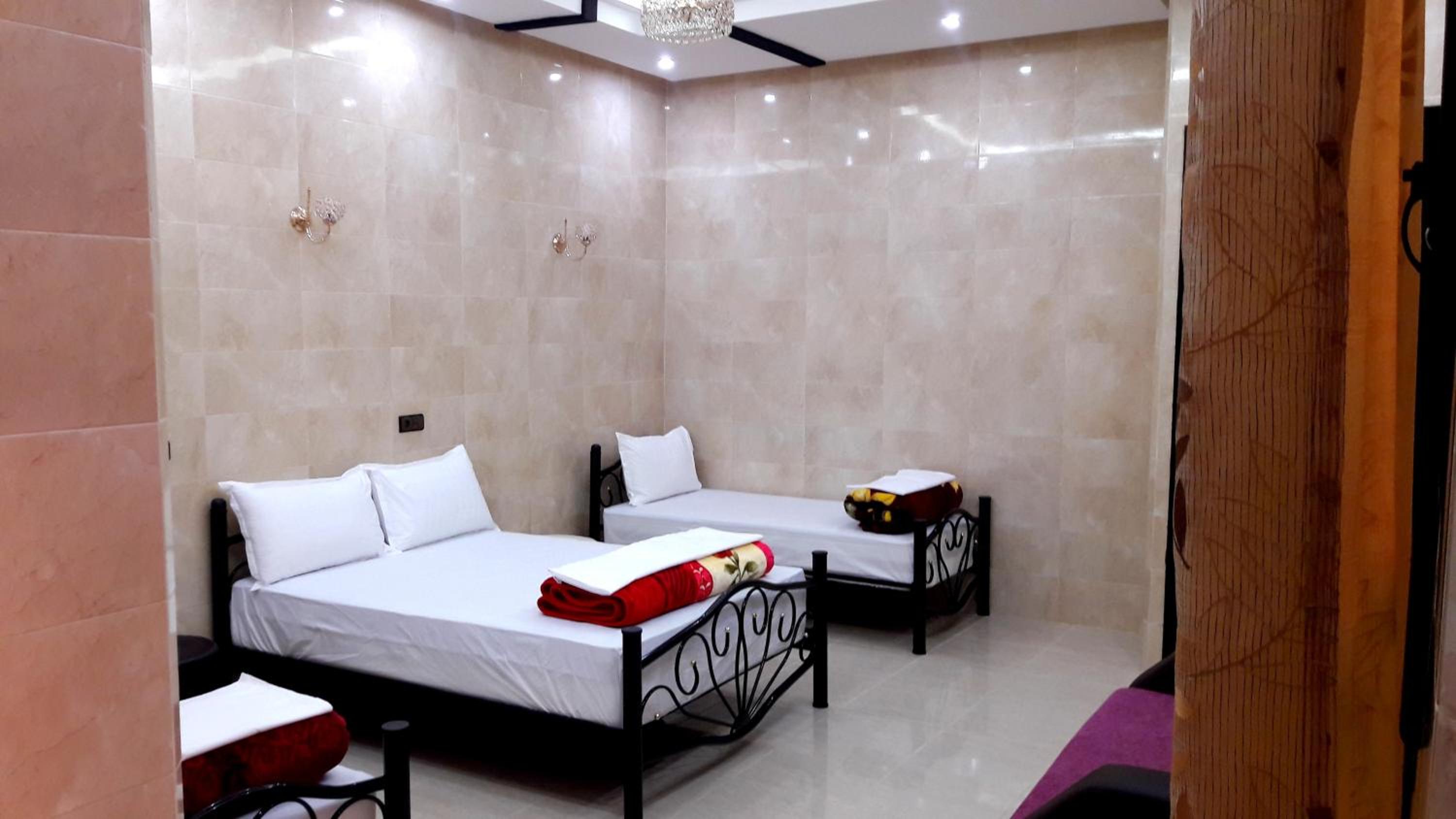 Quadruple Room with Private Bathroom - Photo 57