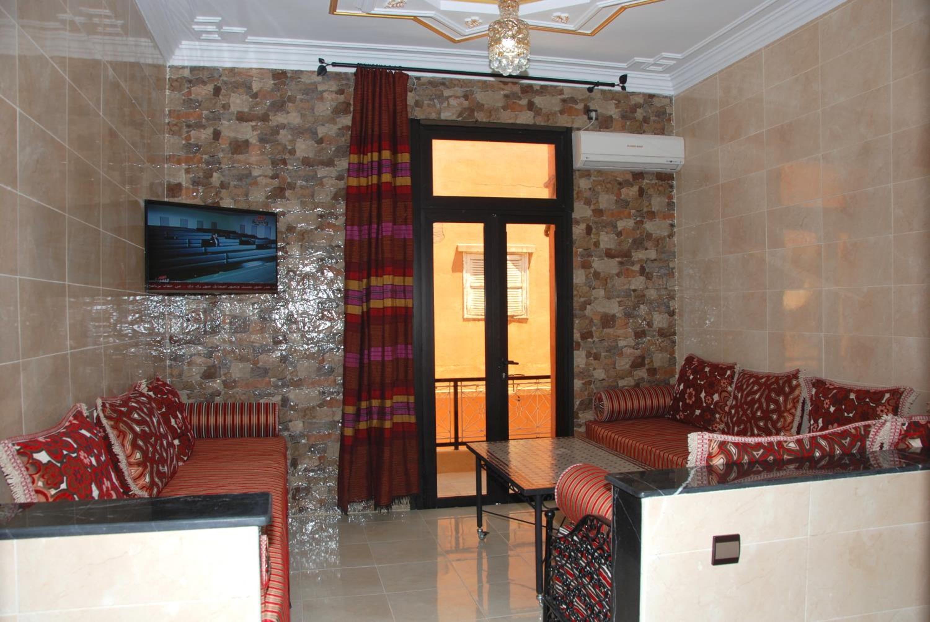 Family Suite with Balcony - Photo 15