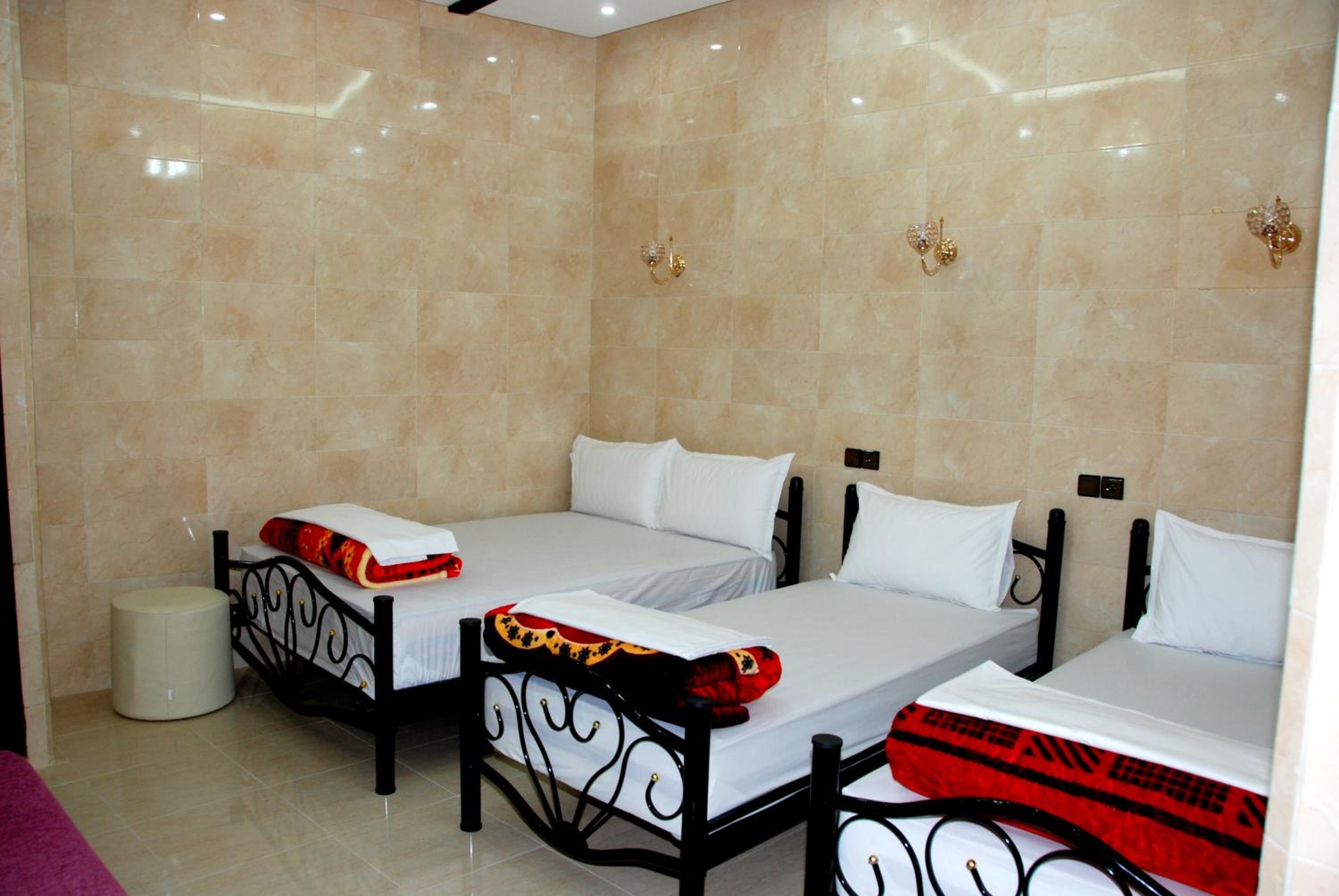 Quadruple Room with Private Bathroom - Photo 29