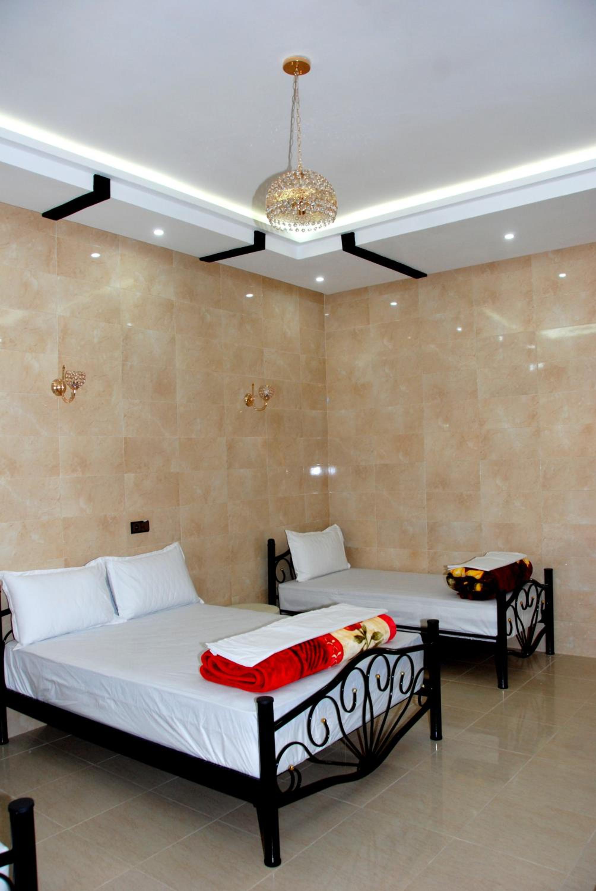 Quadruple Room with Private Bathroom - Photo 34