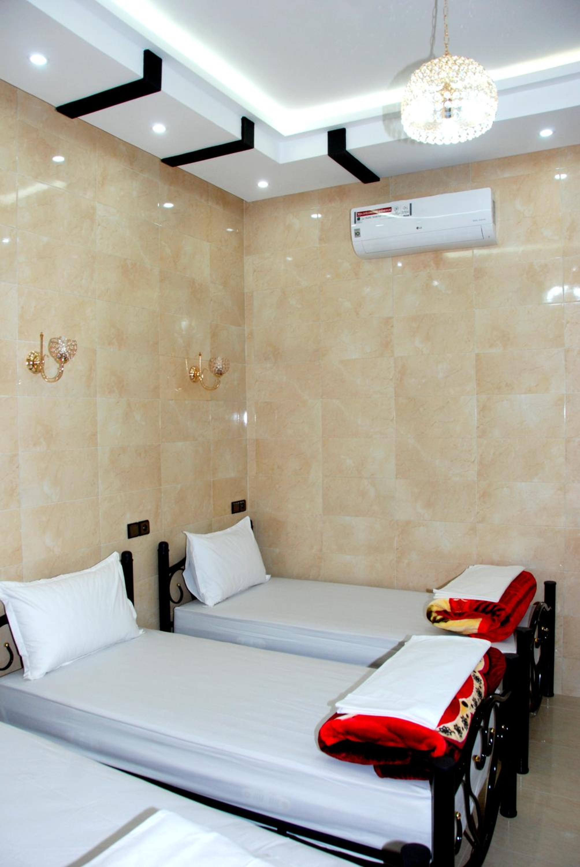 Quadruple Room with Private Bathroom - Photo 31