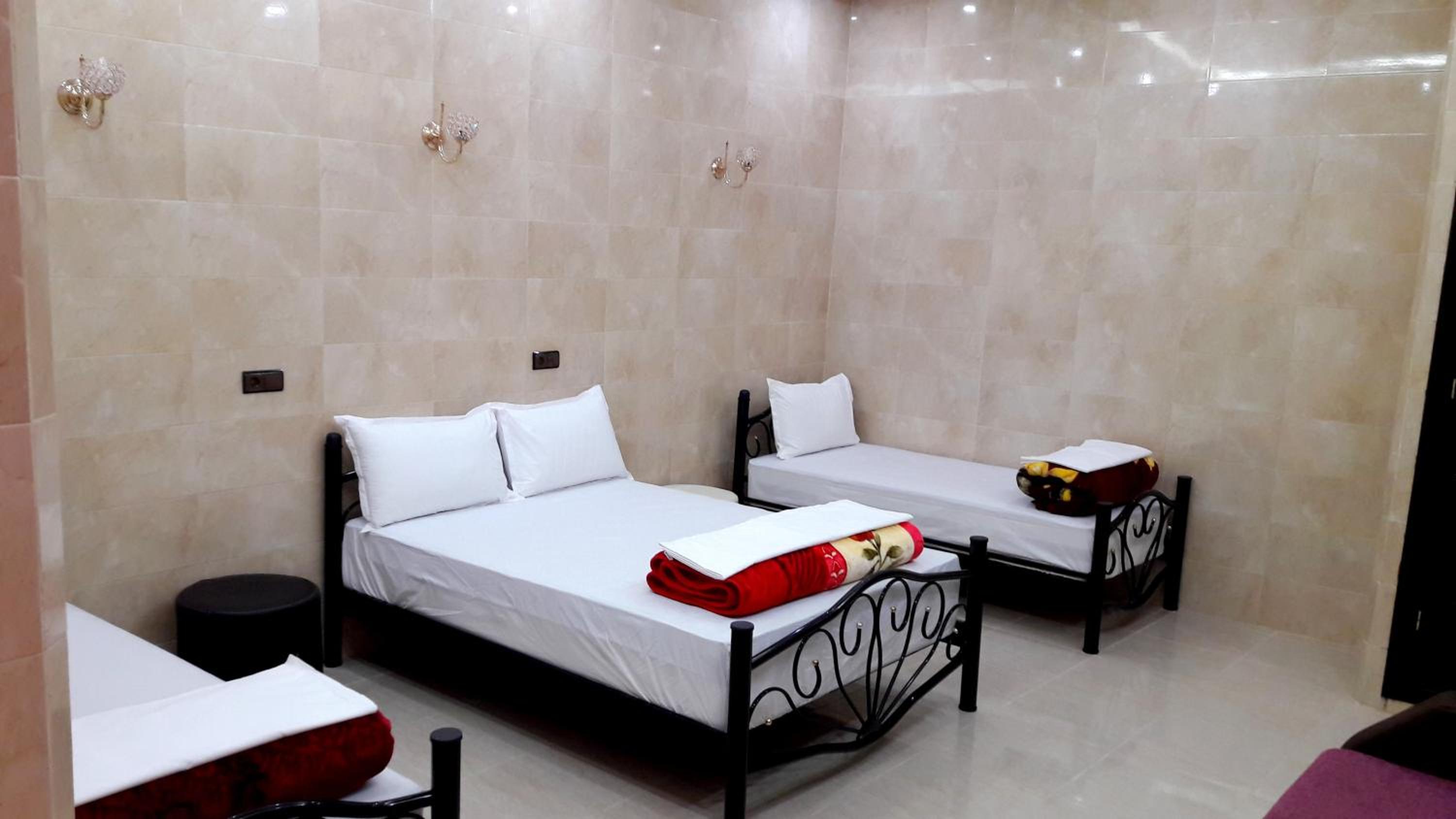 Quadruple Room with Private Bathroom - Photo 41