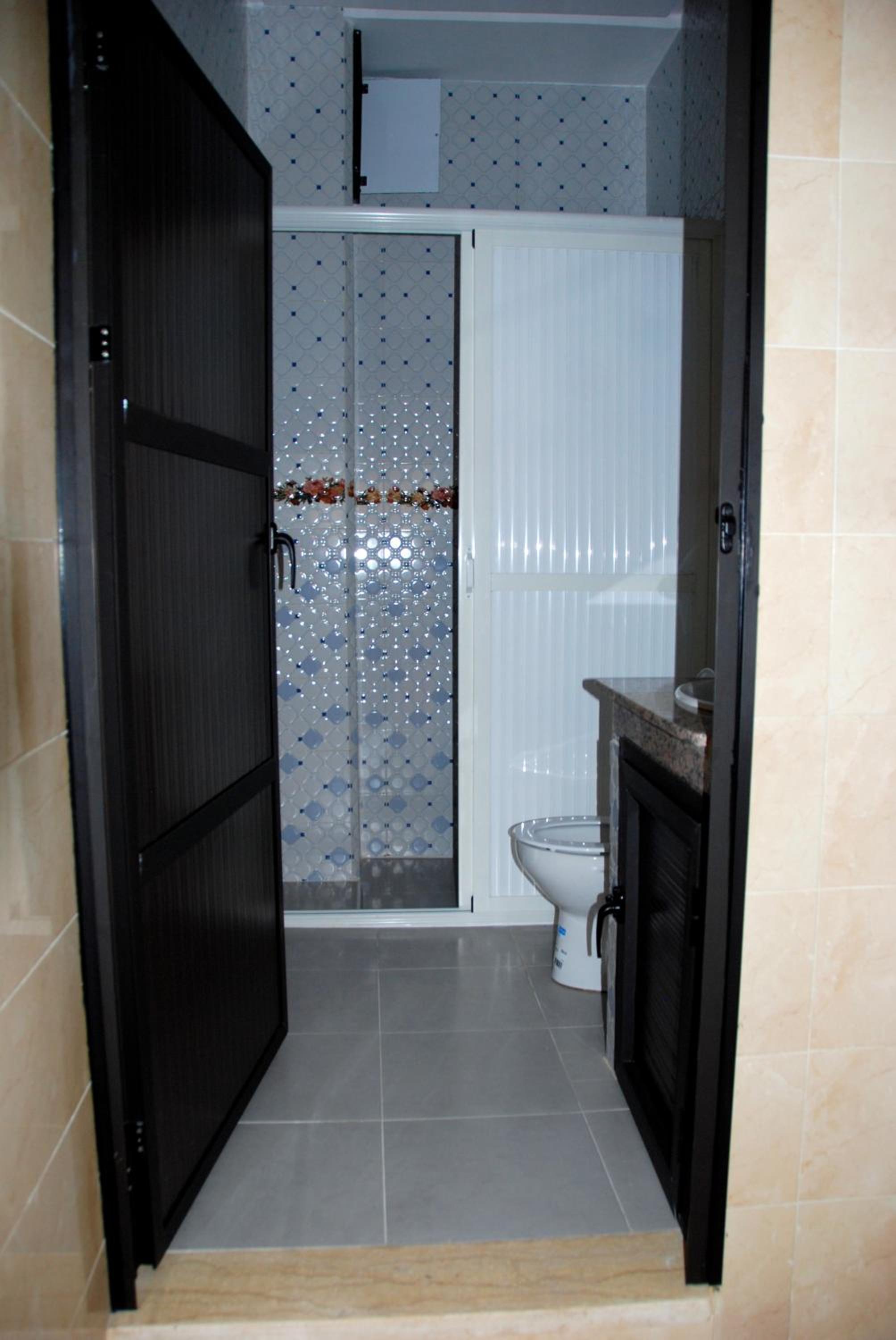 Quadruple Room with Private Bathroom - Photo 35