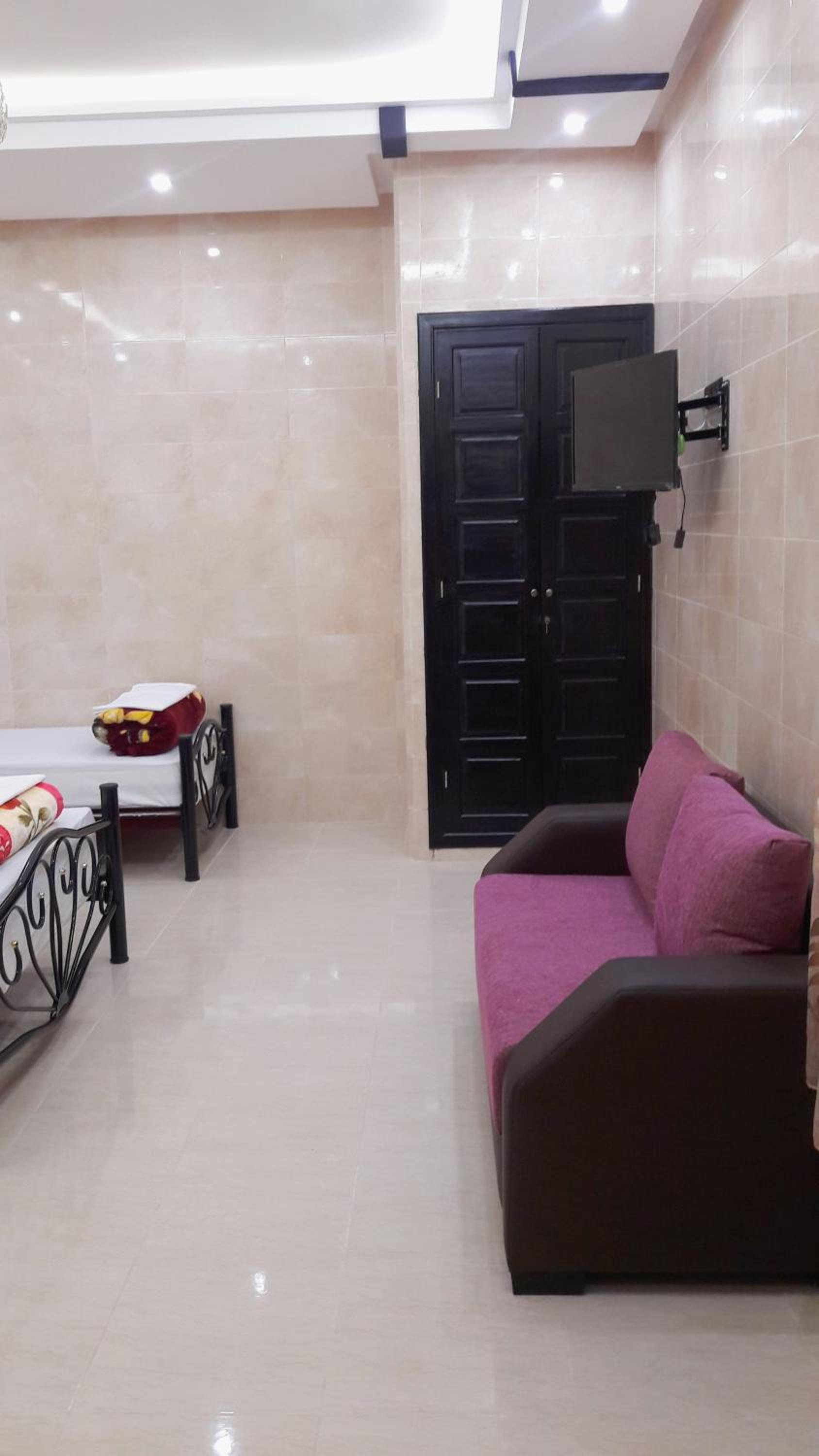 Quadruple Room with Private Bathroom - Photo 55