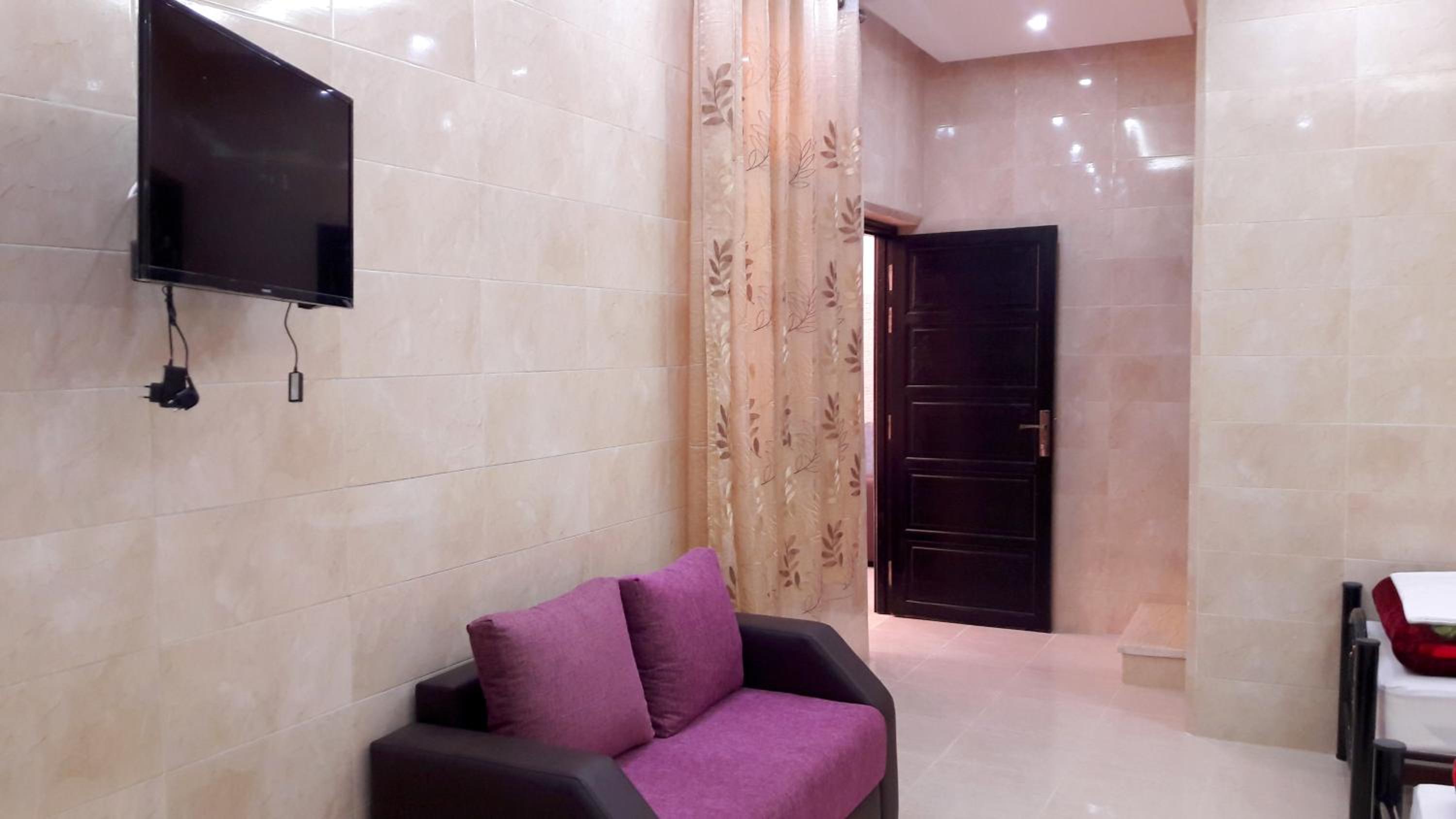 Quadruple Room with Private Bathroom - Photo 7
