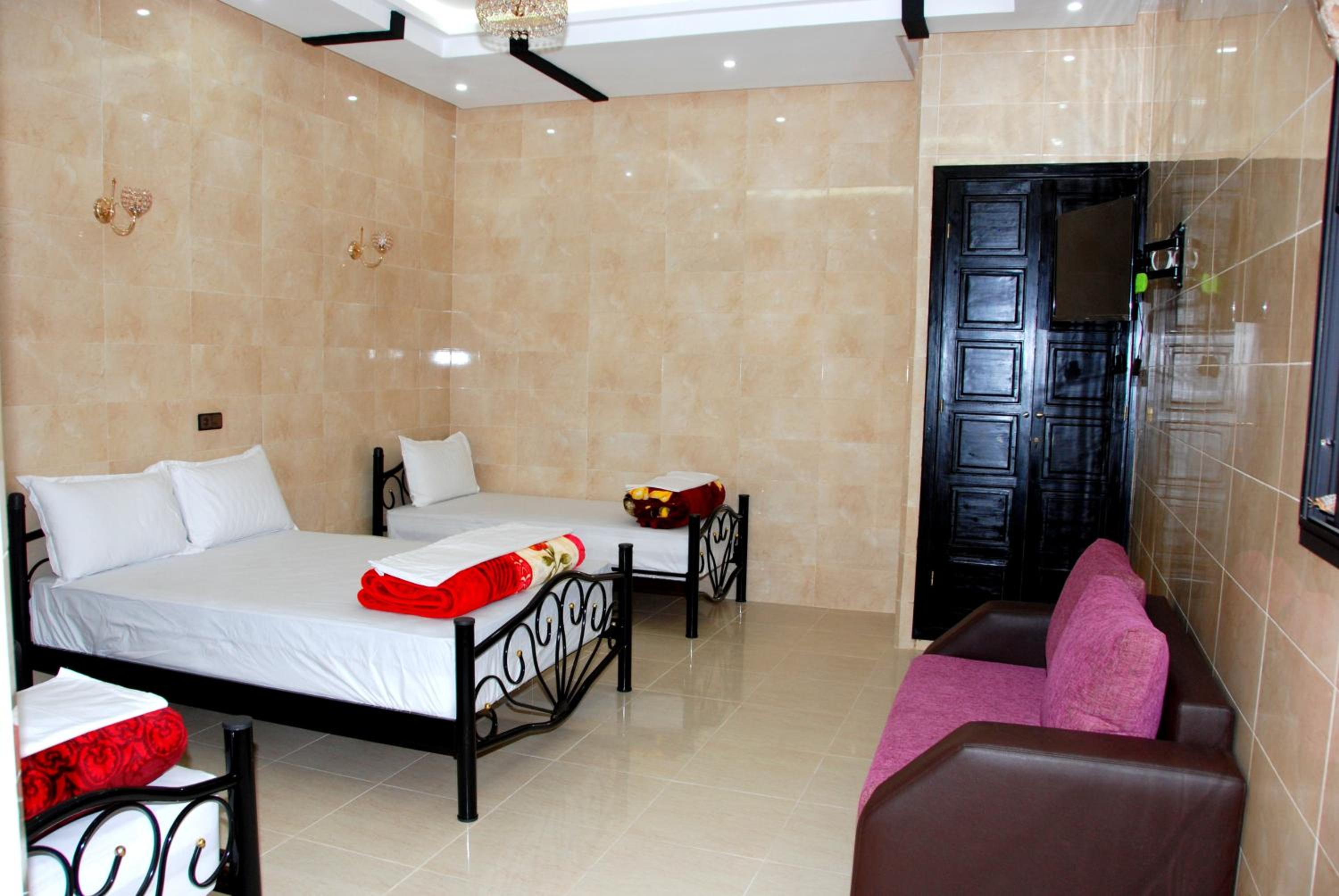 Quadruple Room with Private Bathroom - Photo 1