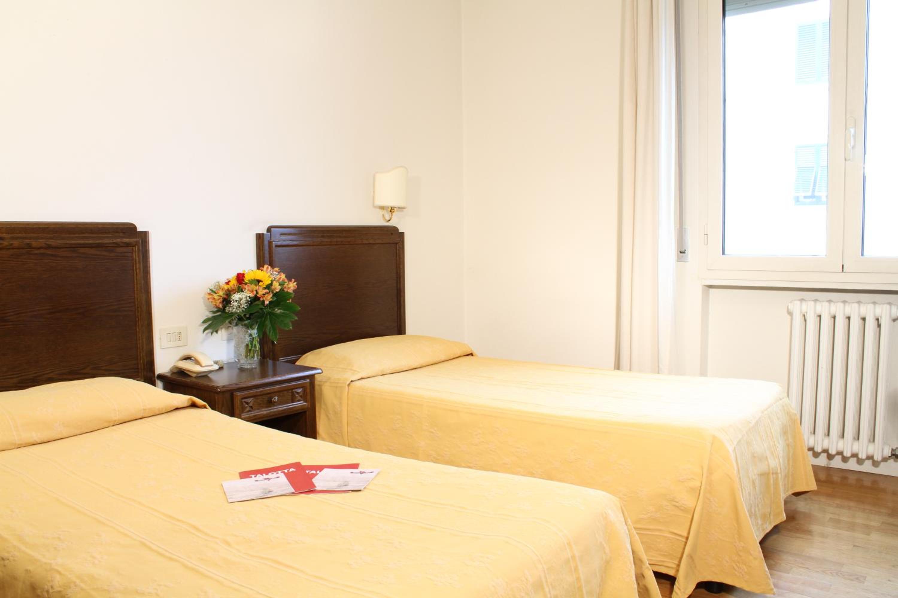 Double or Twin Room - Photo 12