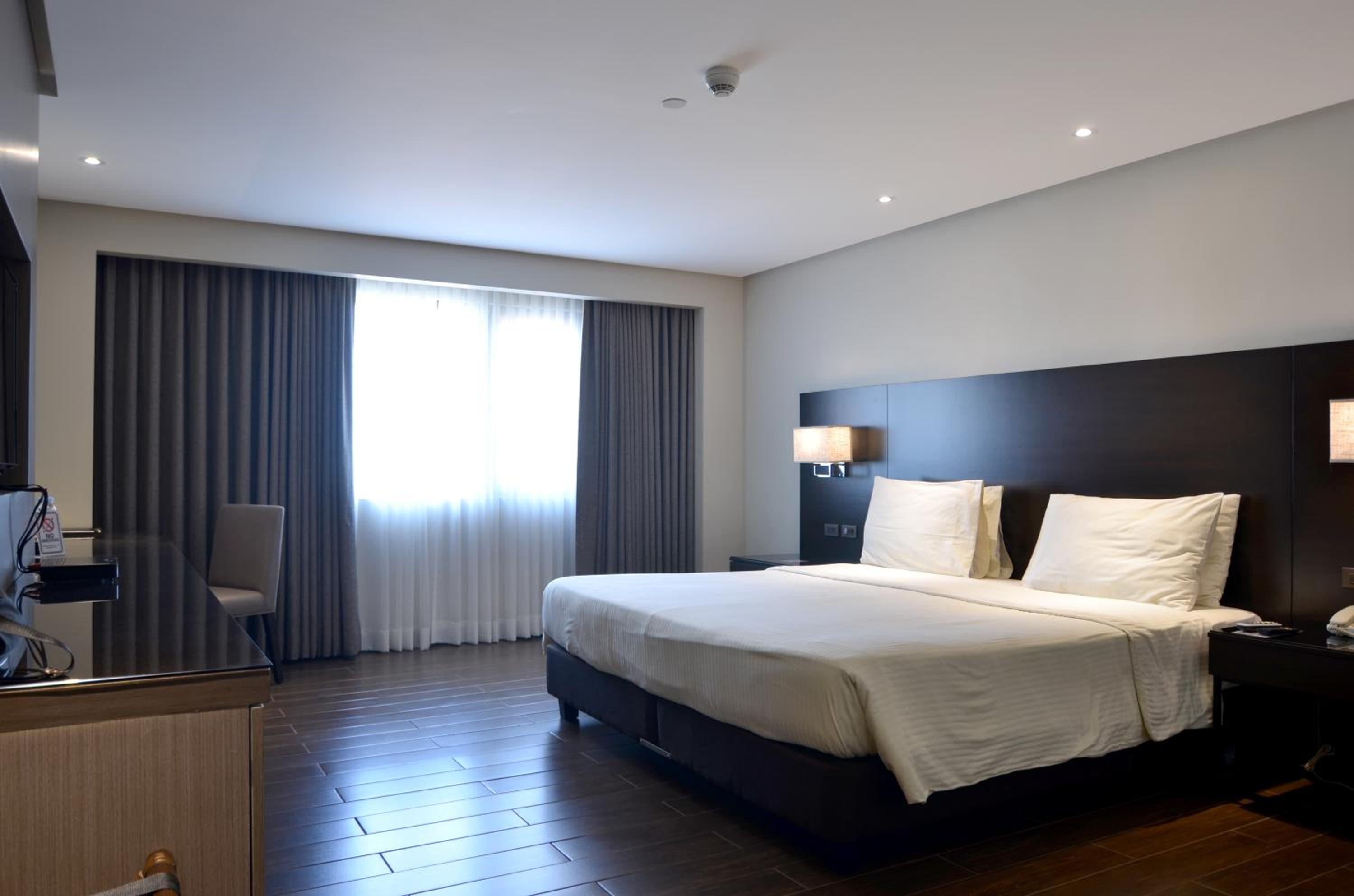 Deluxe King Room - Photo 1