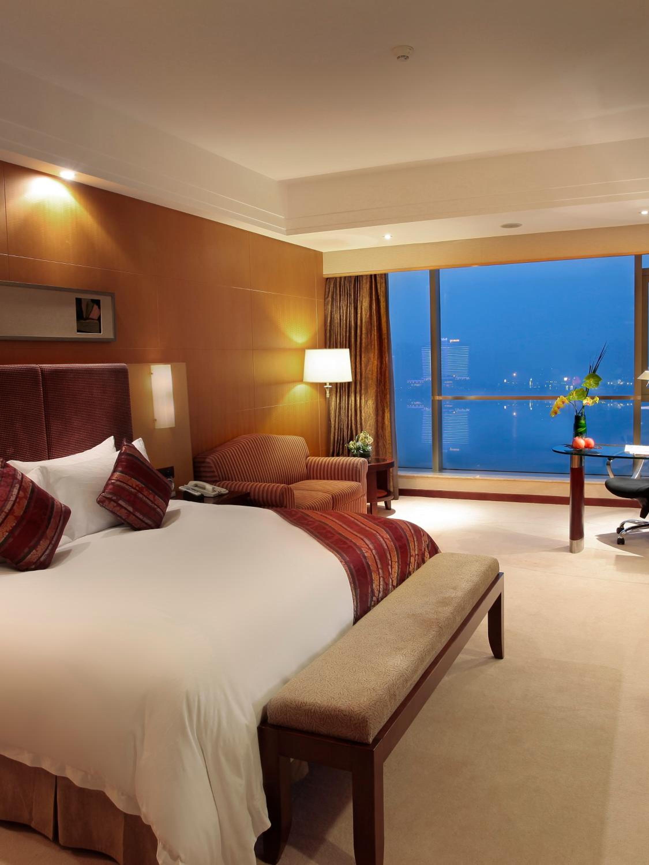 Business King Room with RIver View