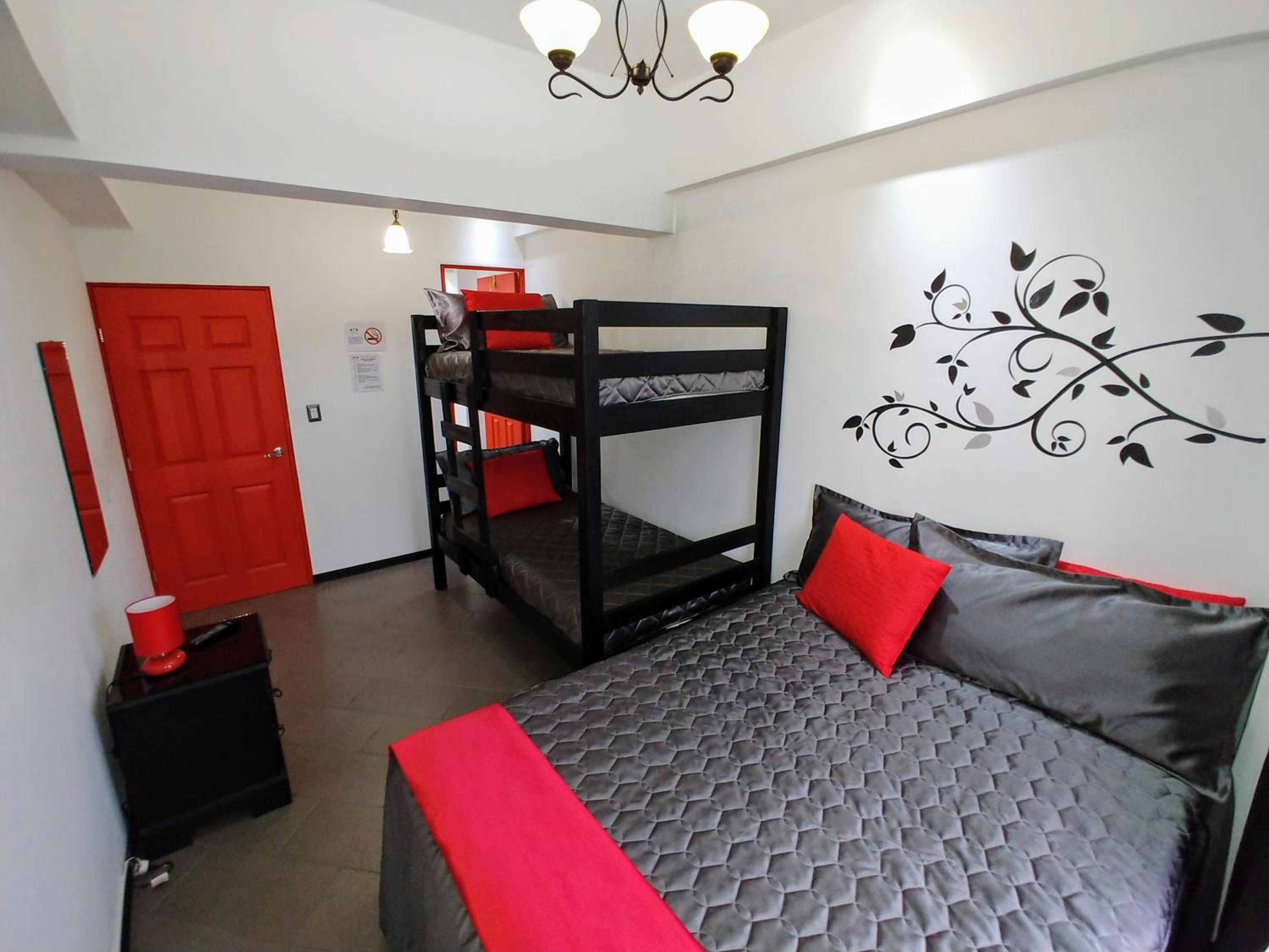 Quadruple Room with Private Bathroom photo 1