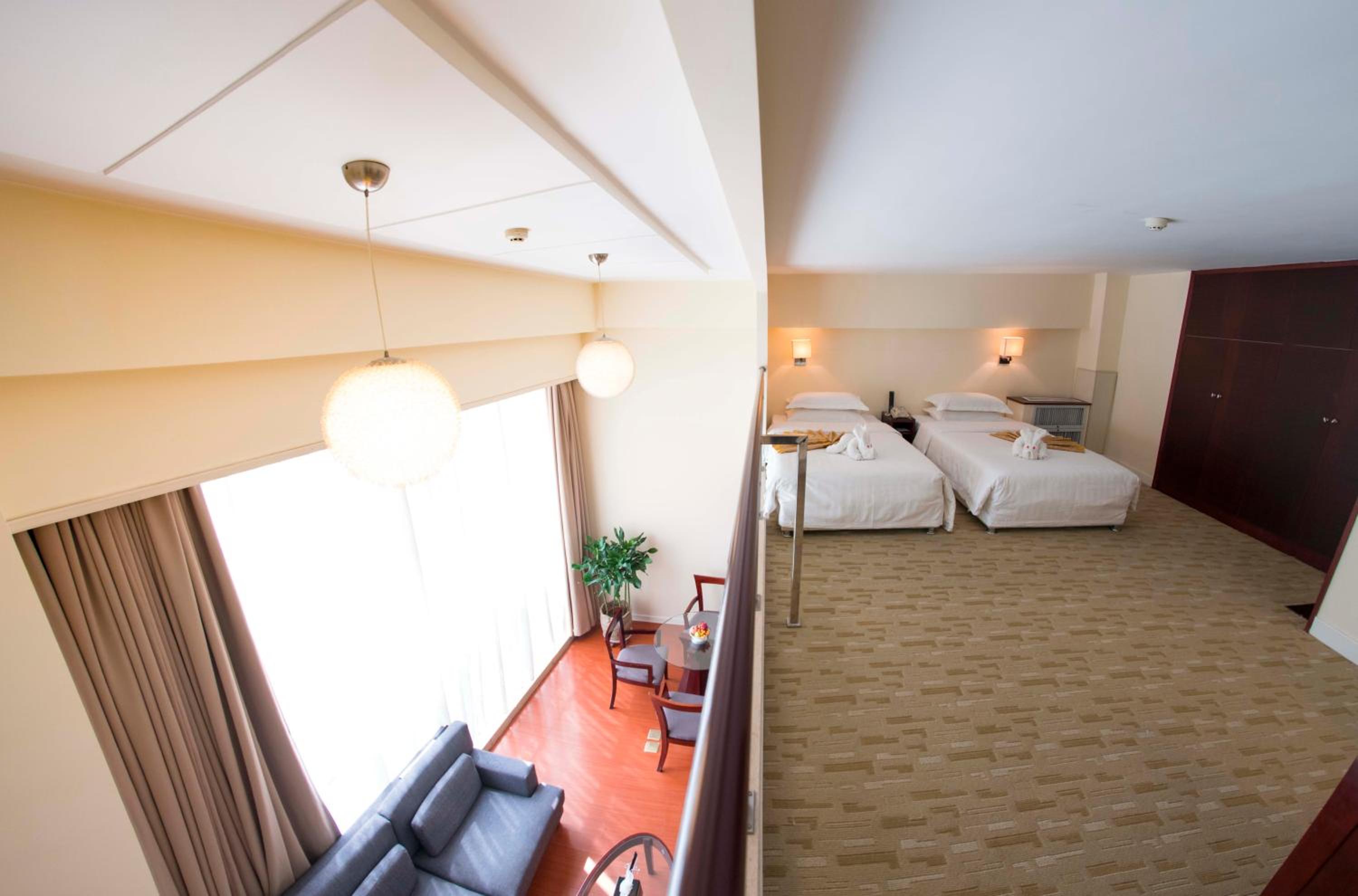 Deluxe Family Suite