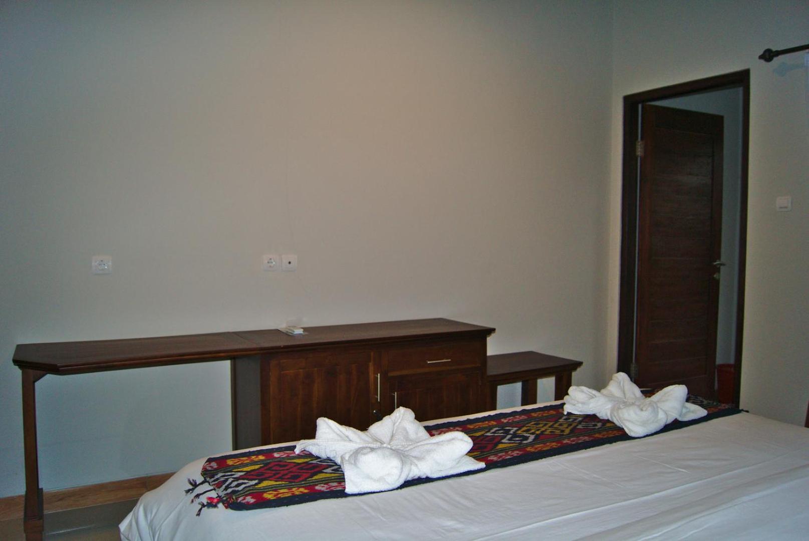 Double Room with Patio - Photo 11