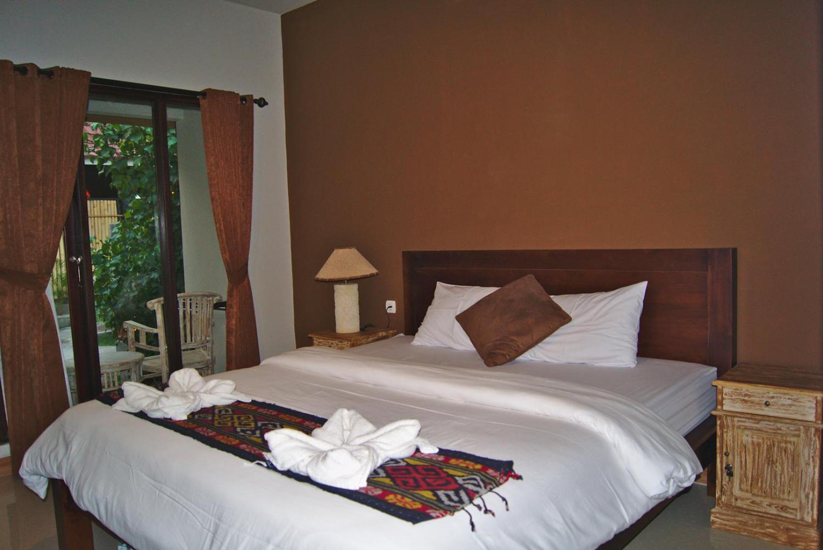 Double Room with Patio - Photo 12