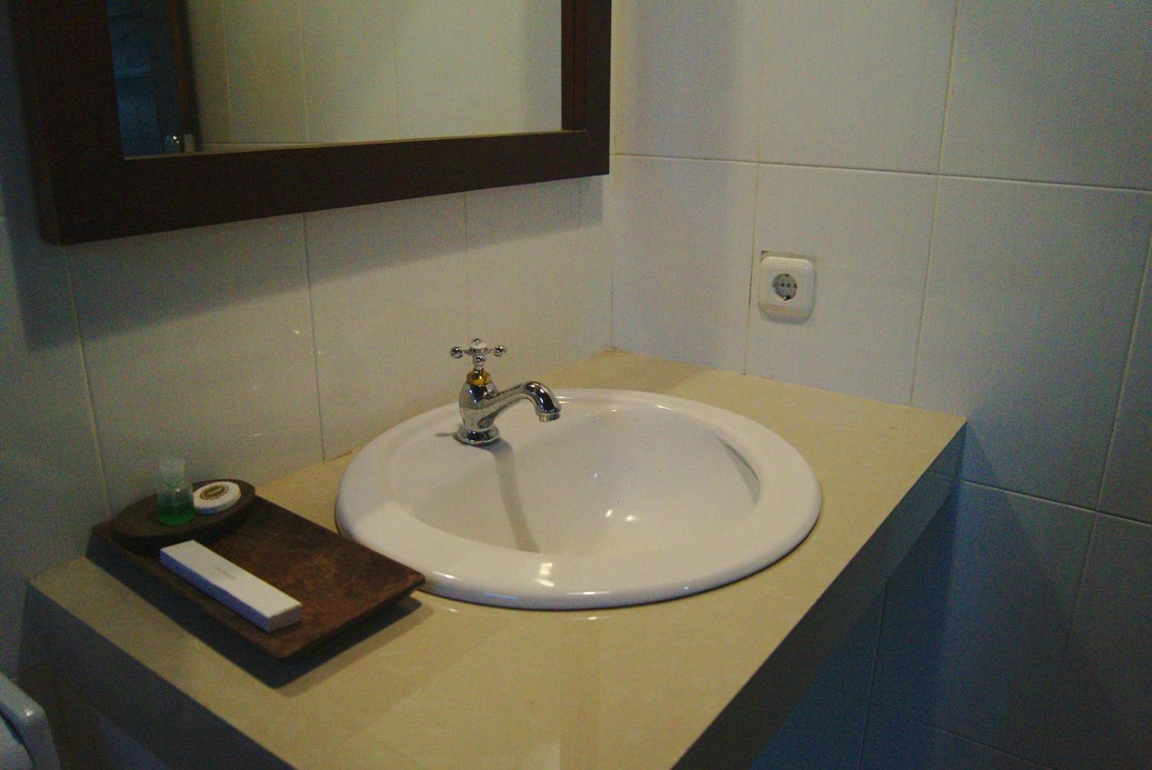Double Room with Patio - Photo 8
