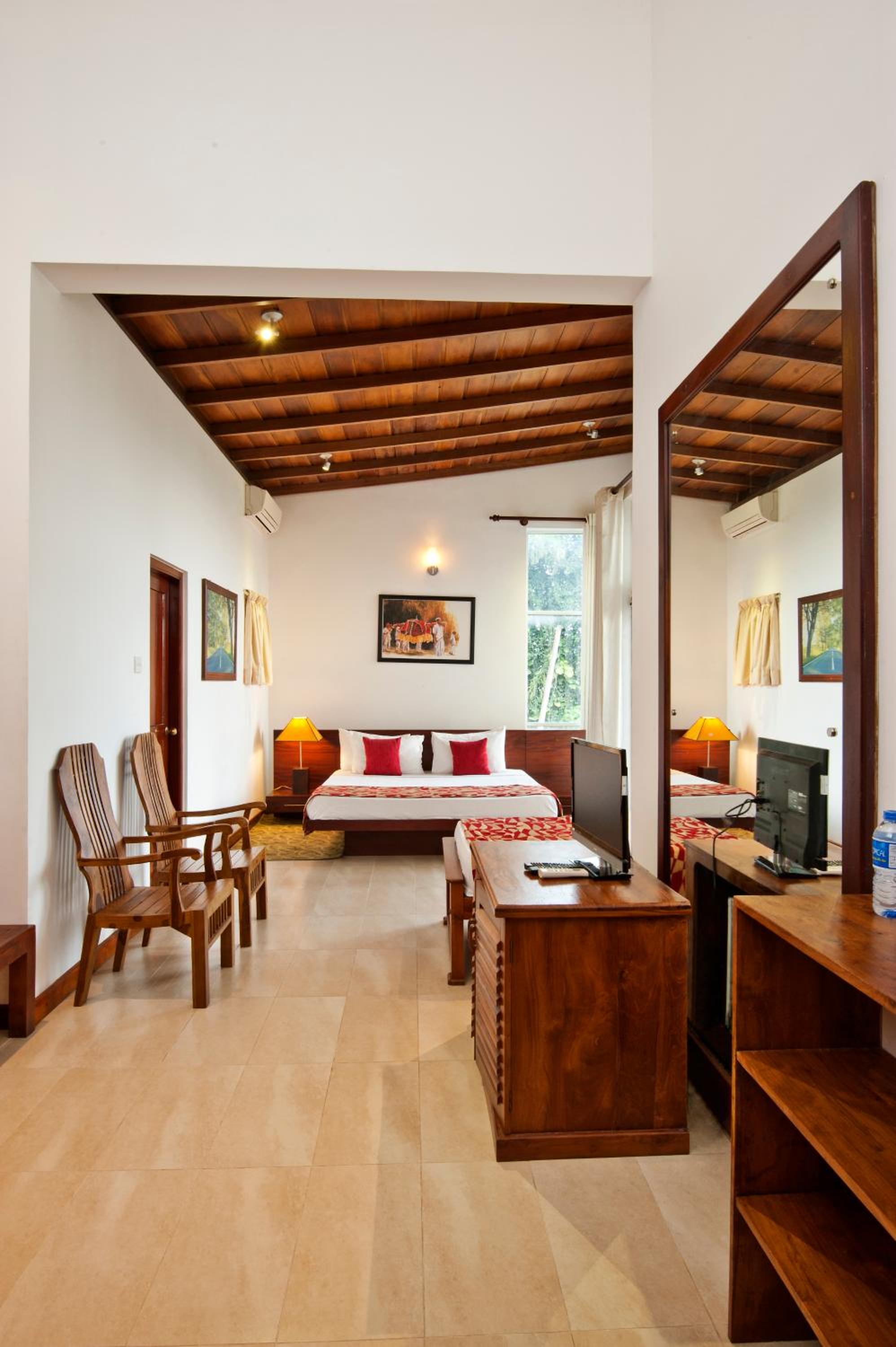 Deluxe Triple Room with Lake View photo 3