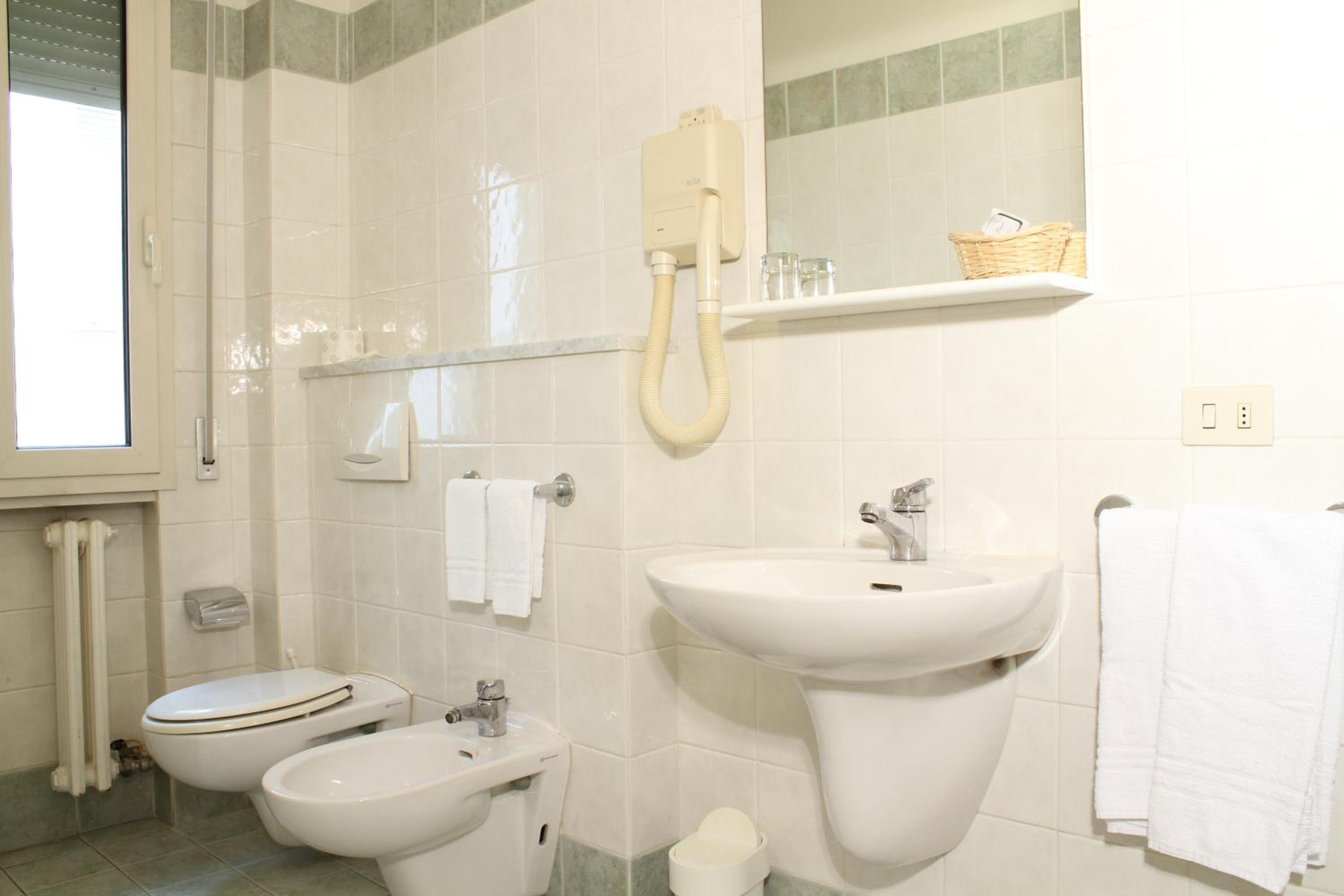 Triple Room - Photo 8