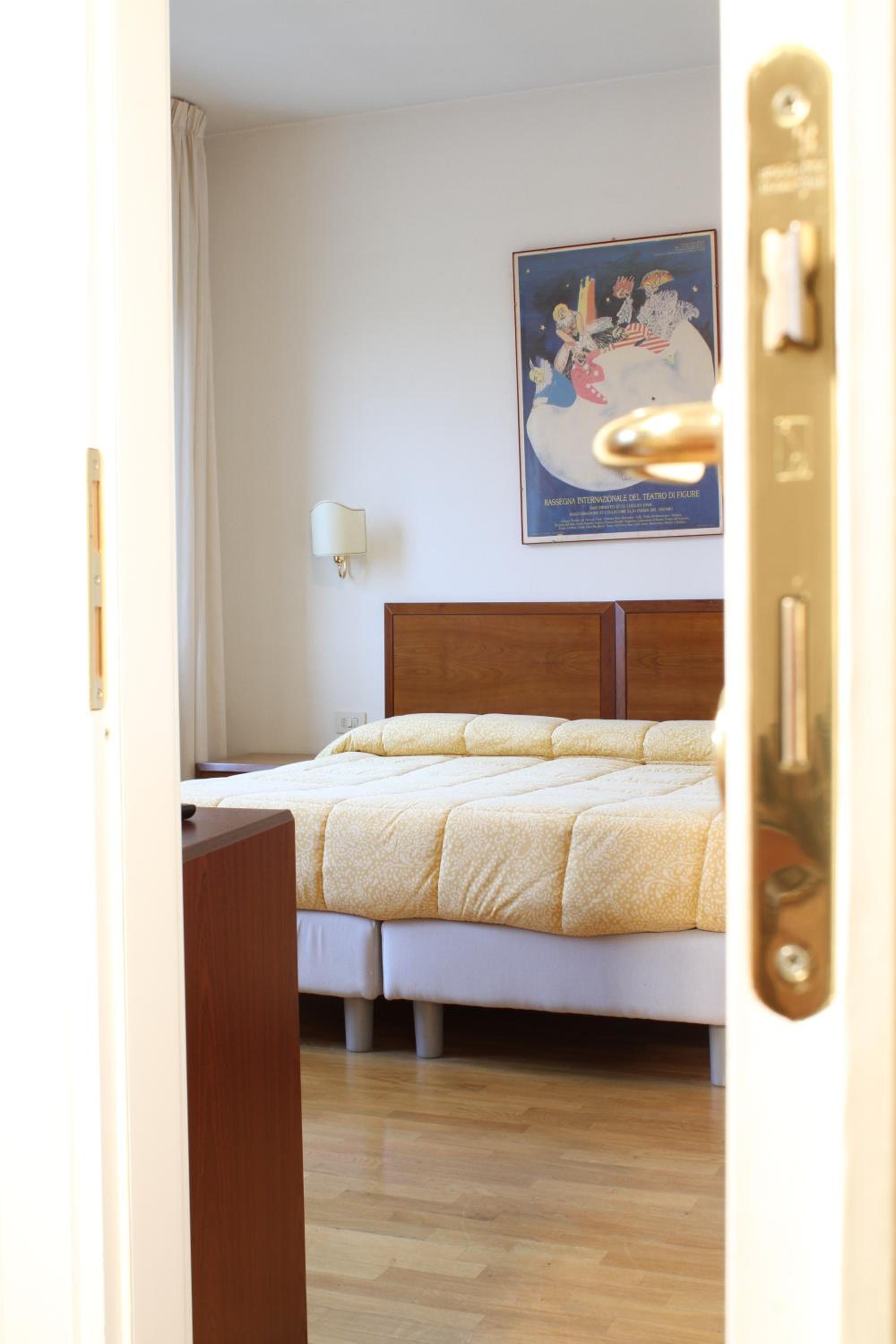 Family Room - Photo 8