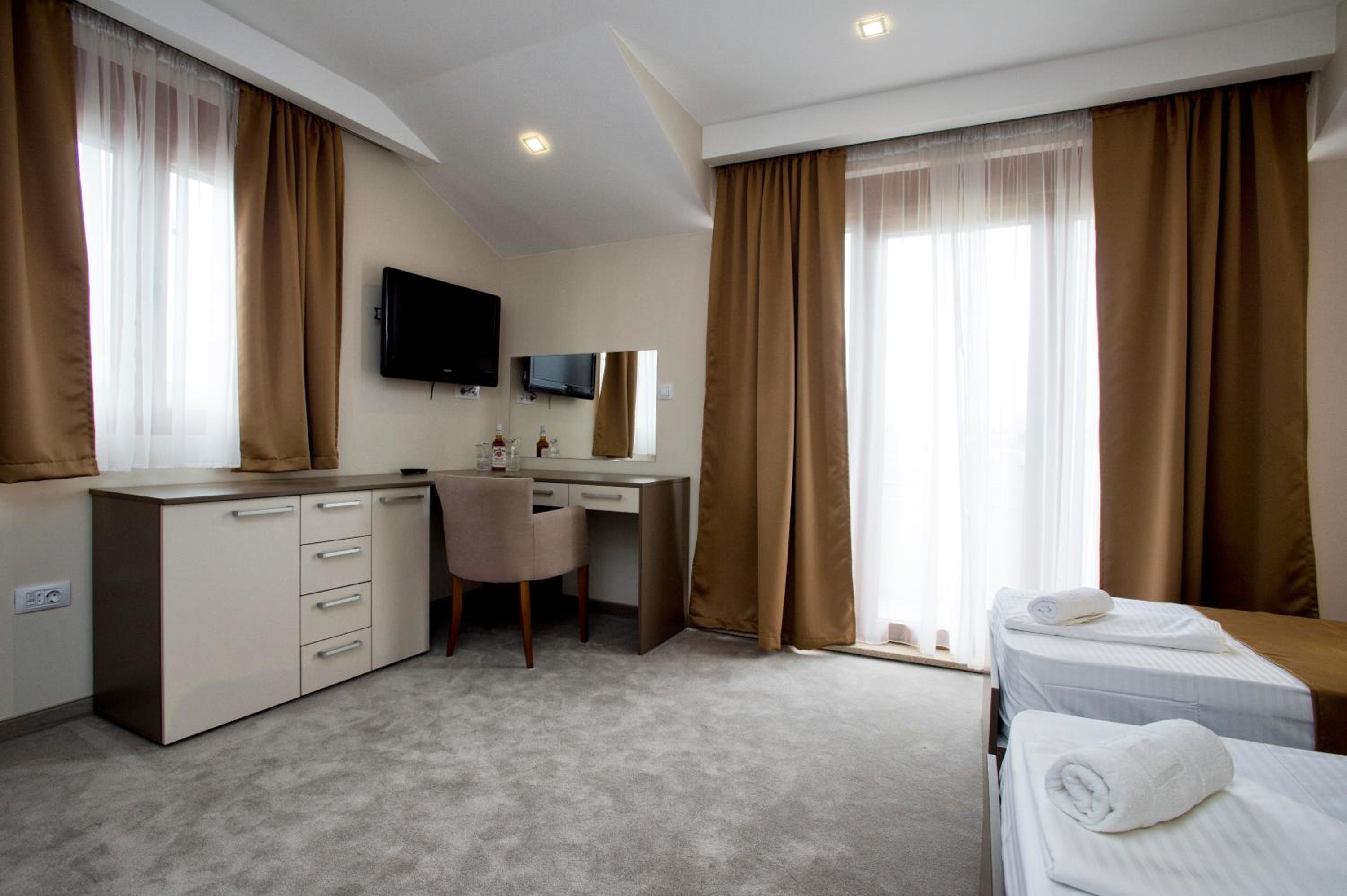 Deluxe Twin Room photo 3
