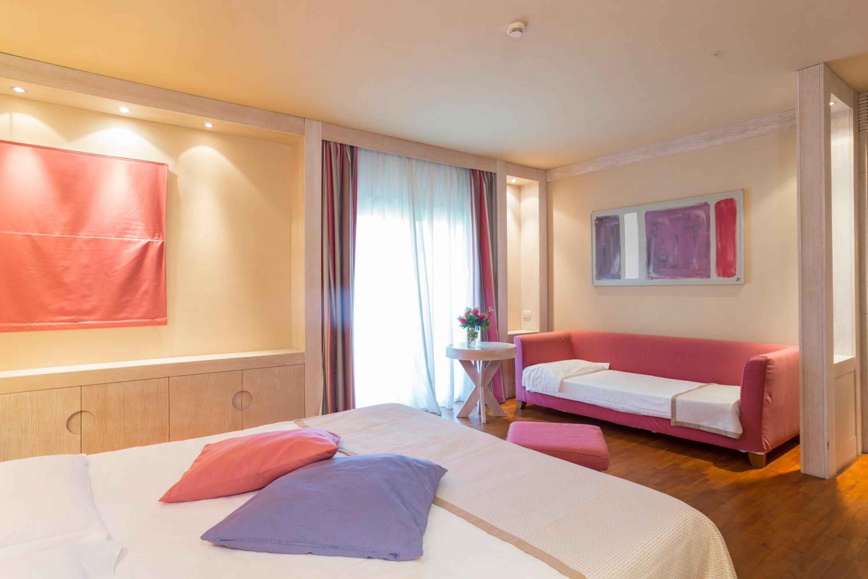 Deluxe Triple Room - Photo 1