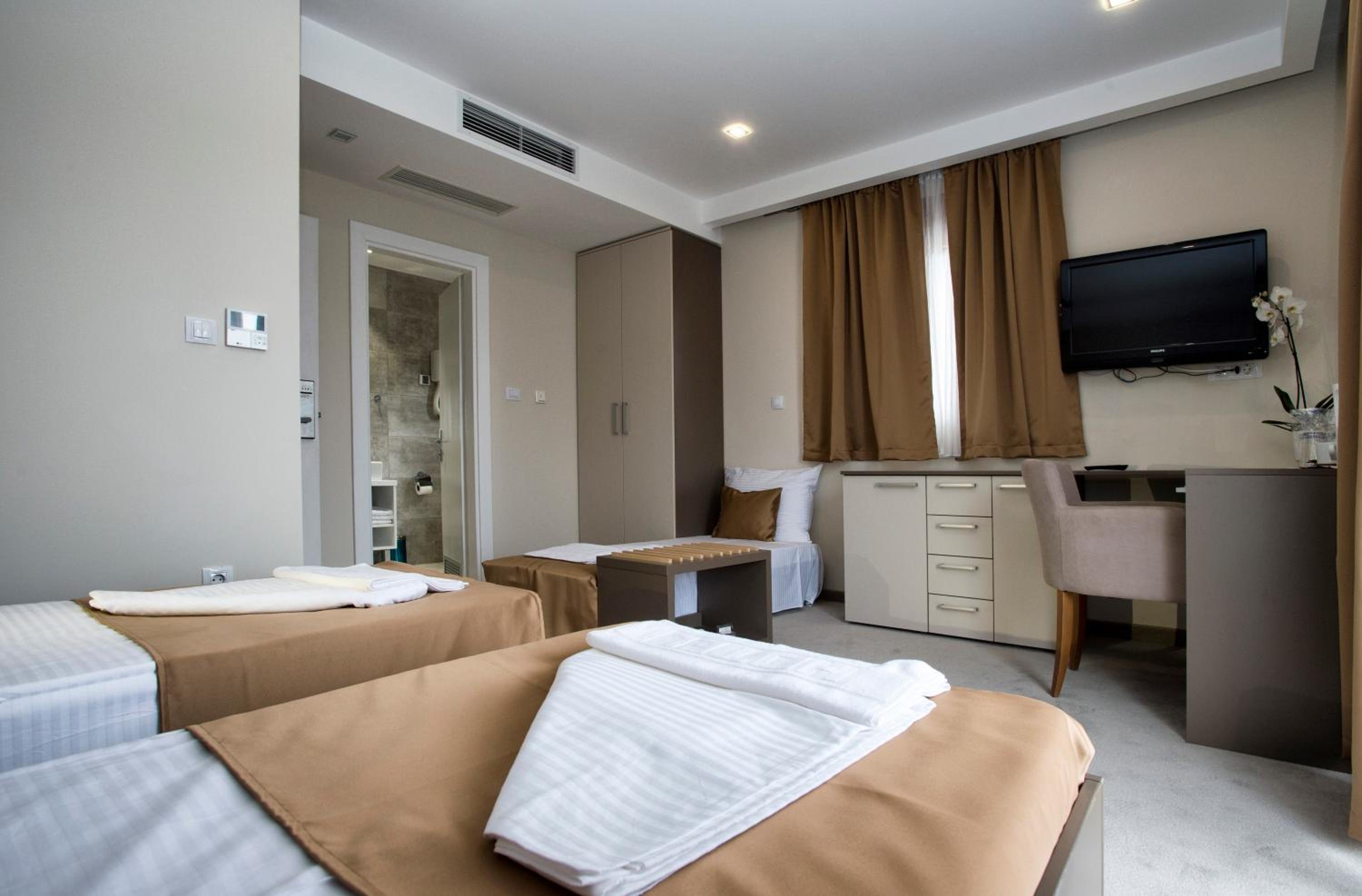 Deluxe Triple Room photo 2
