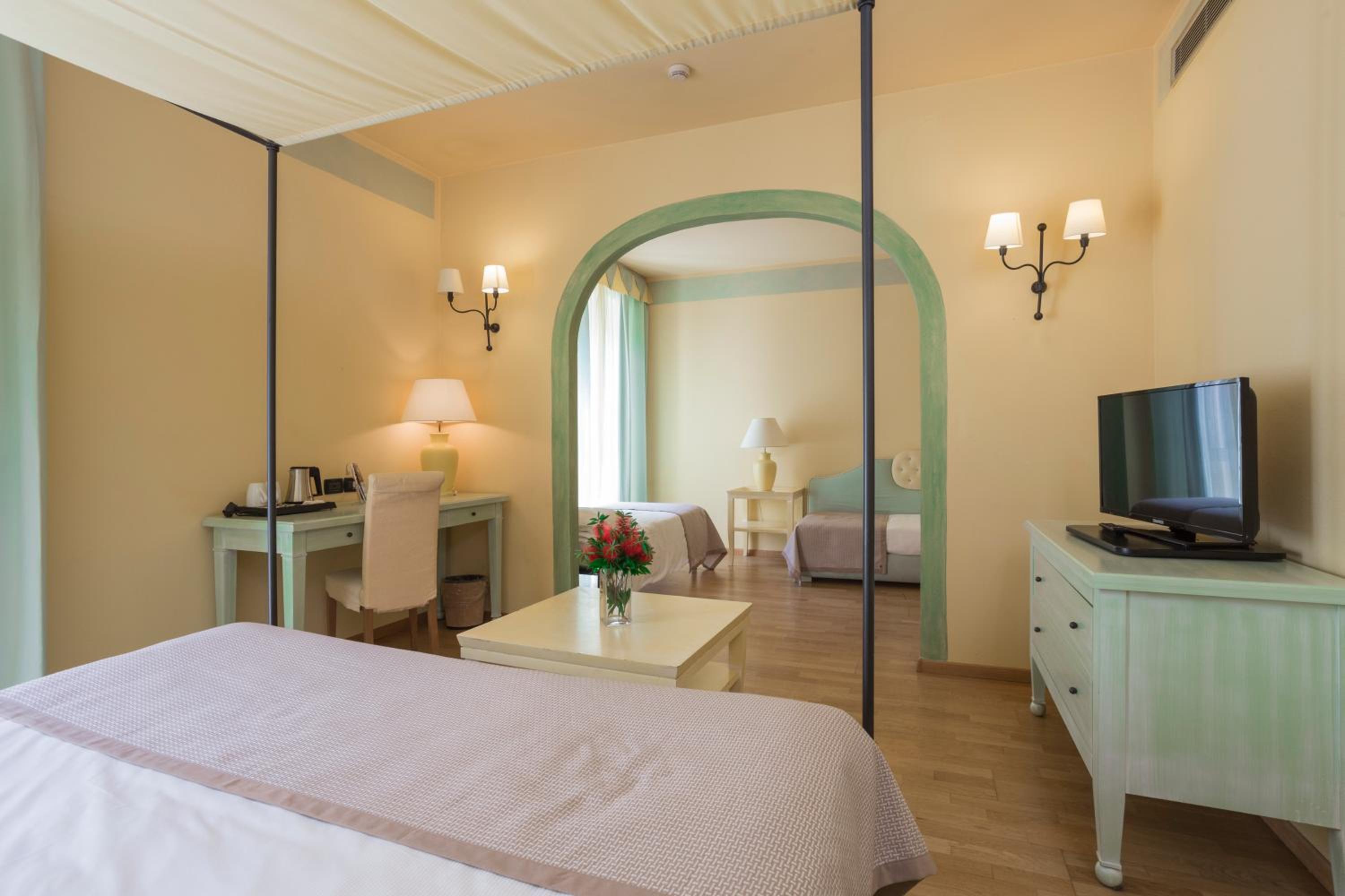 Superior Quadruple Room - Photo 1