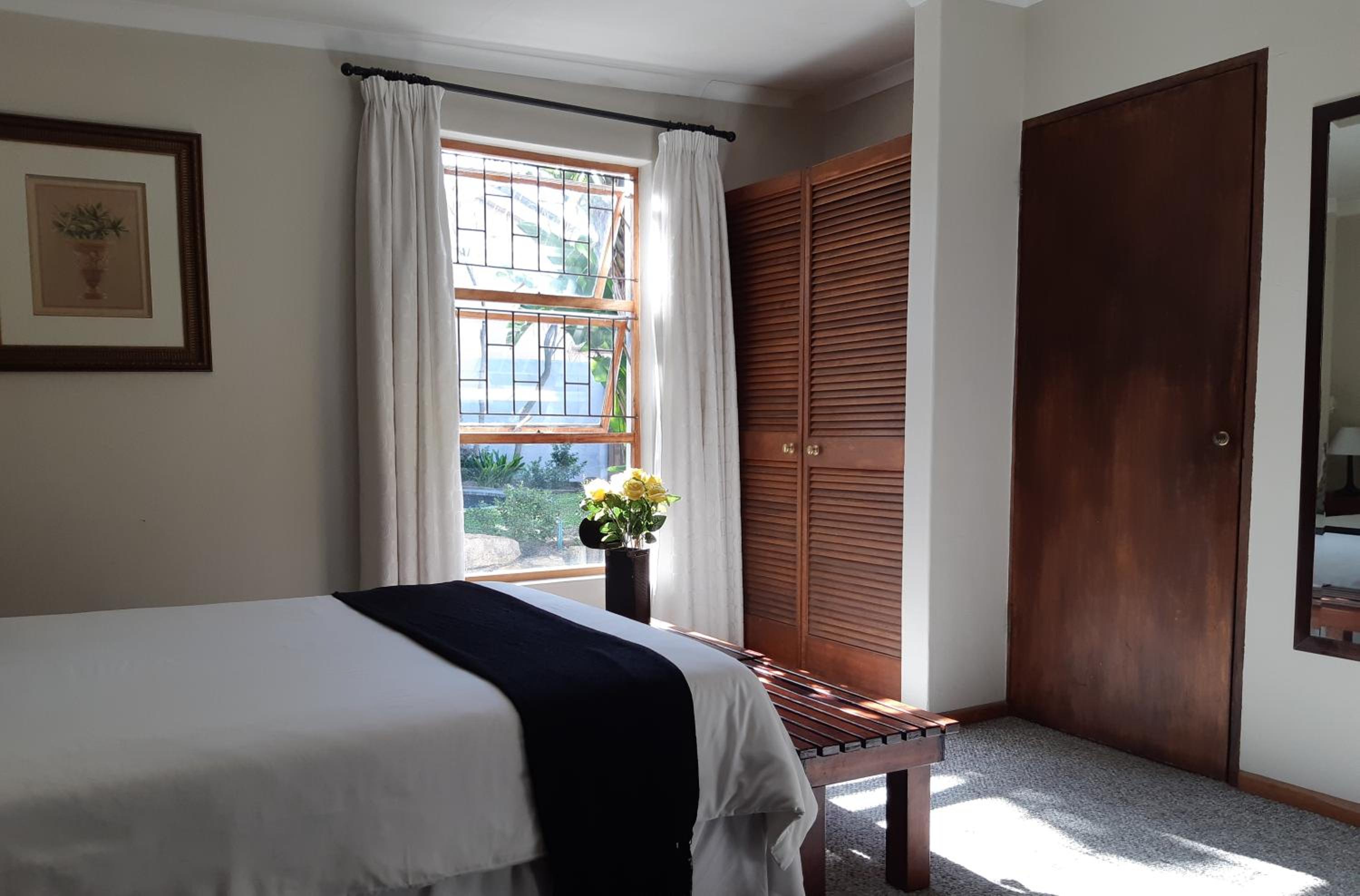Standard Double Room - Photo 18