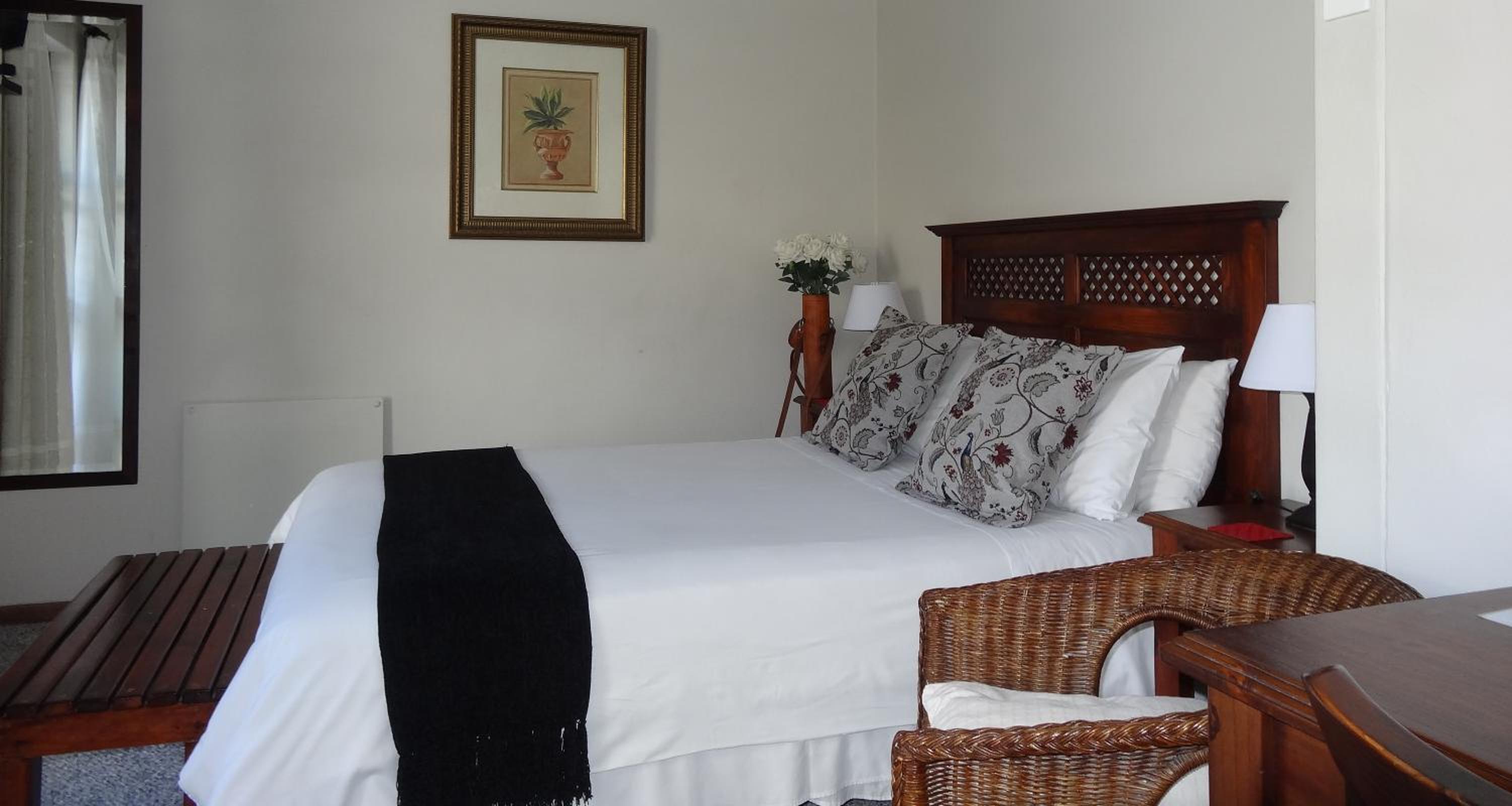 Standard Double Room - Photo 11