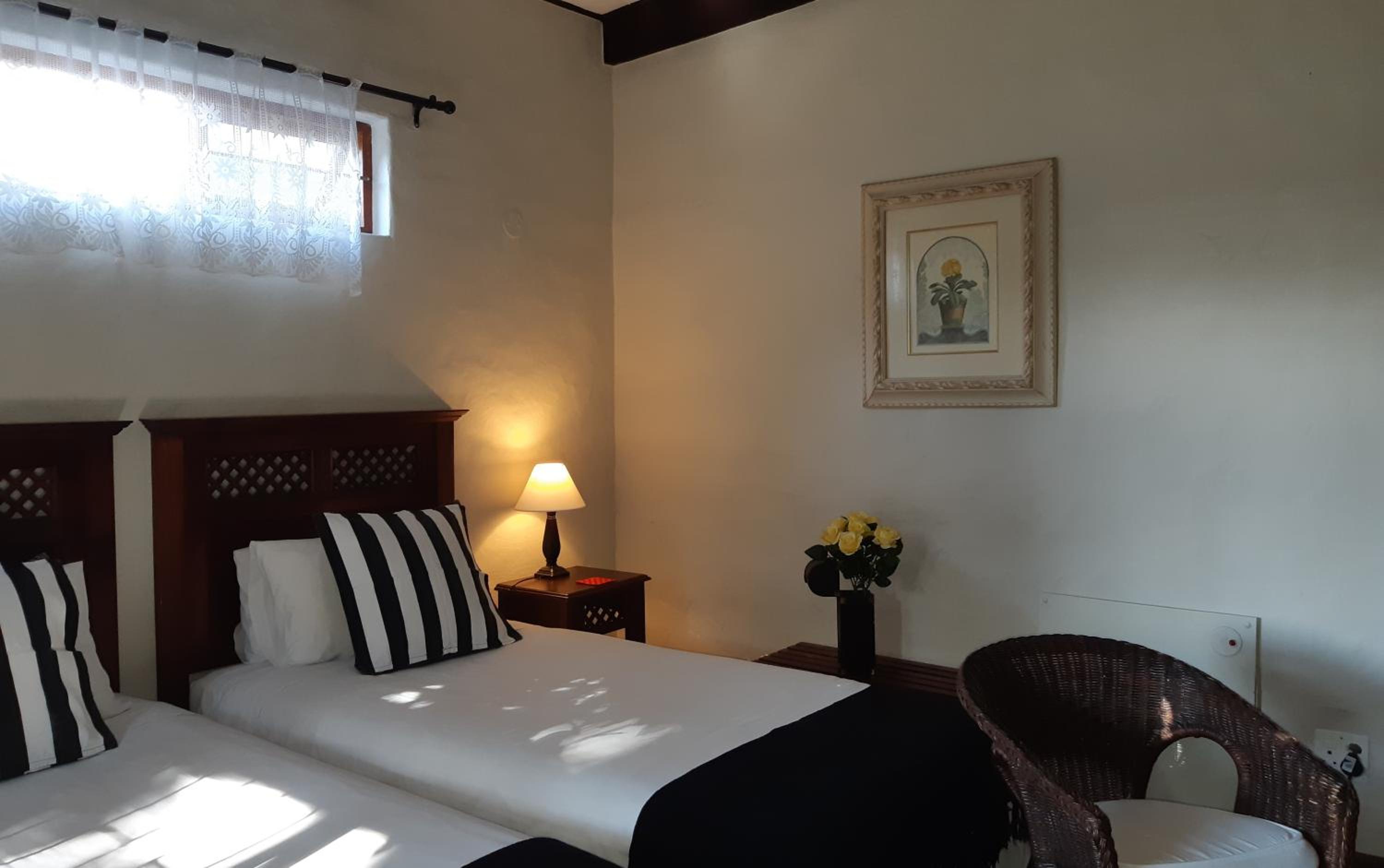 Twin Room - Photo 11
