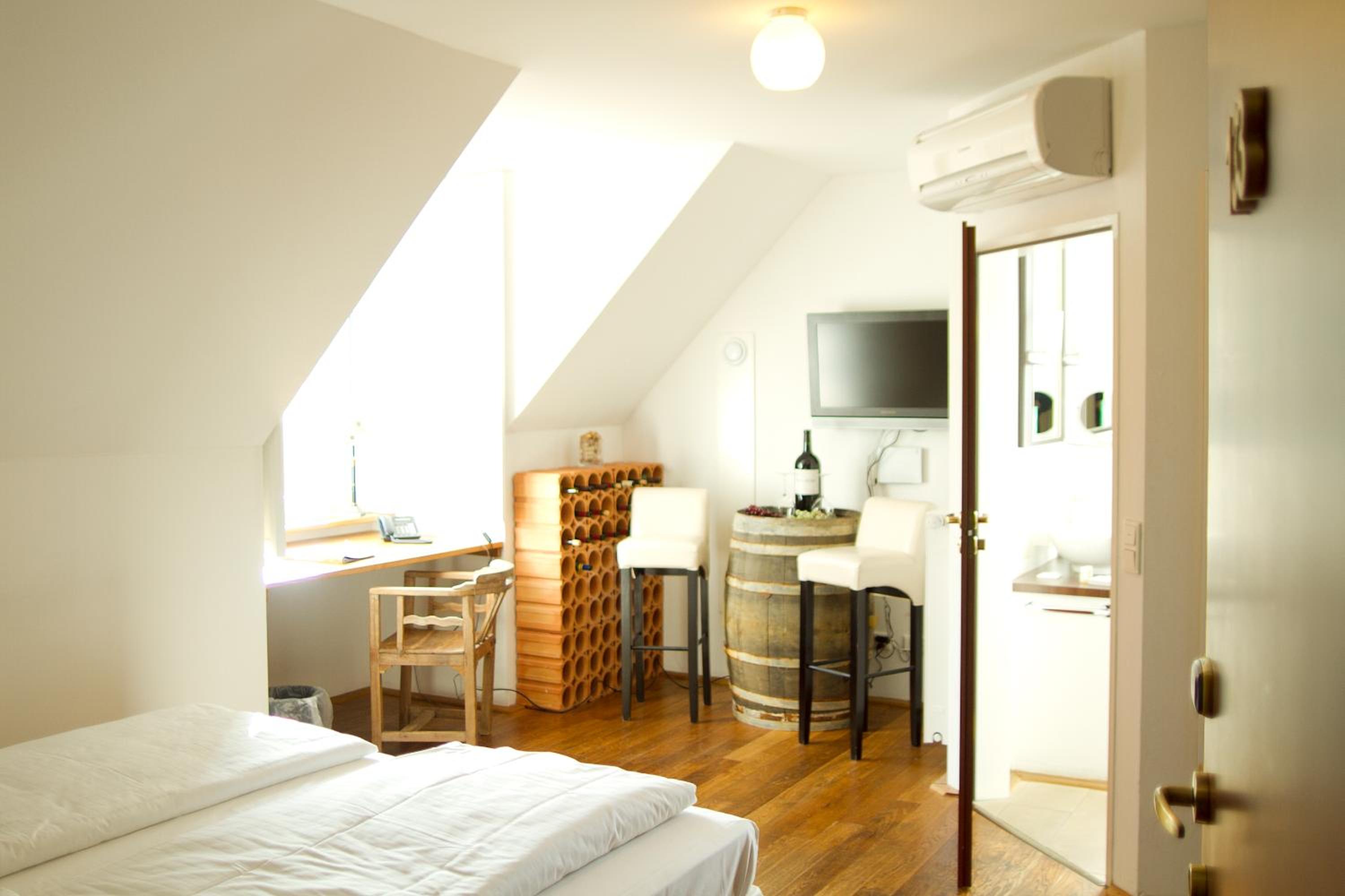 Standard Double Room photo 3