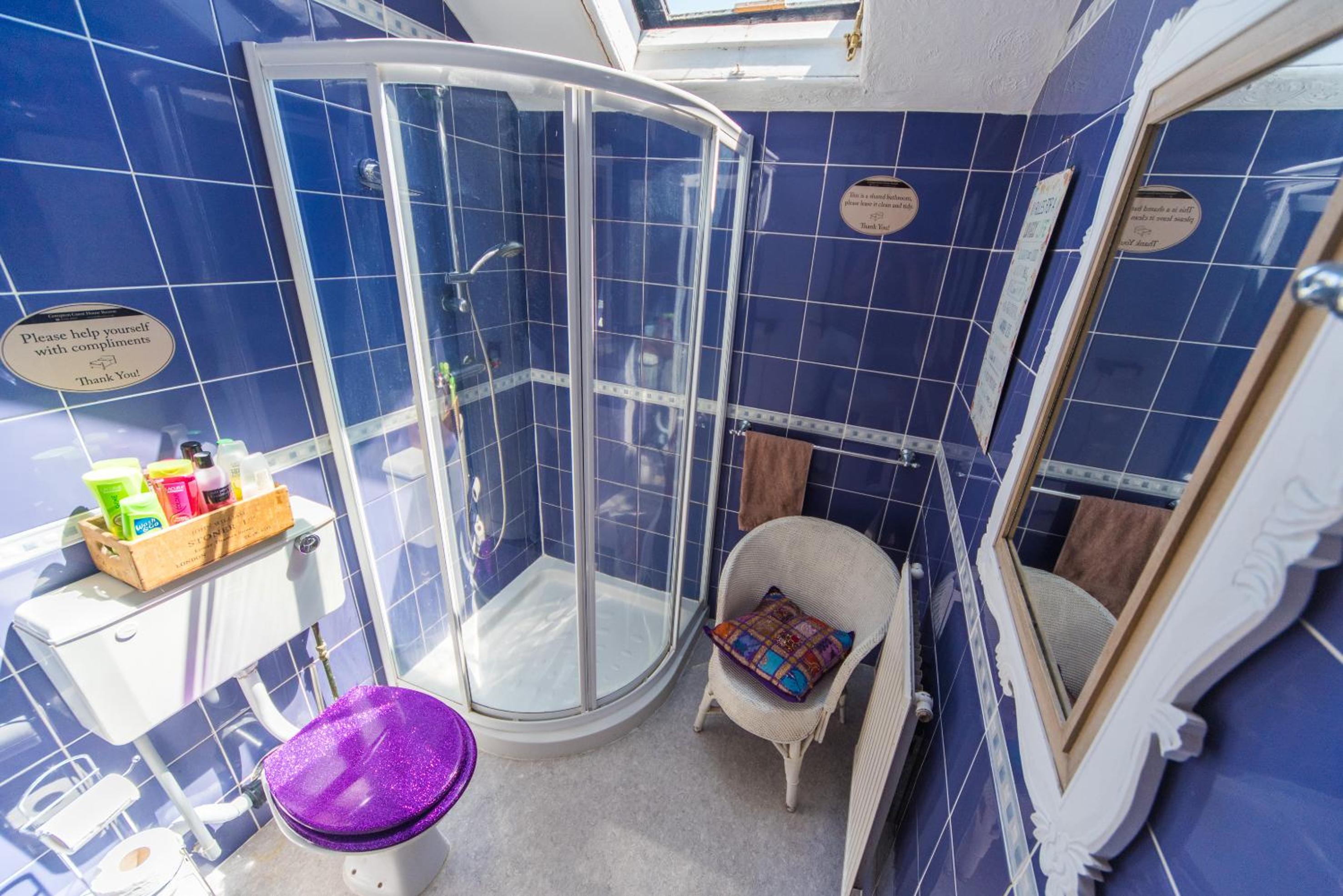 Basic Triple Room with Shared Bathroom photo 1