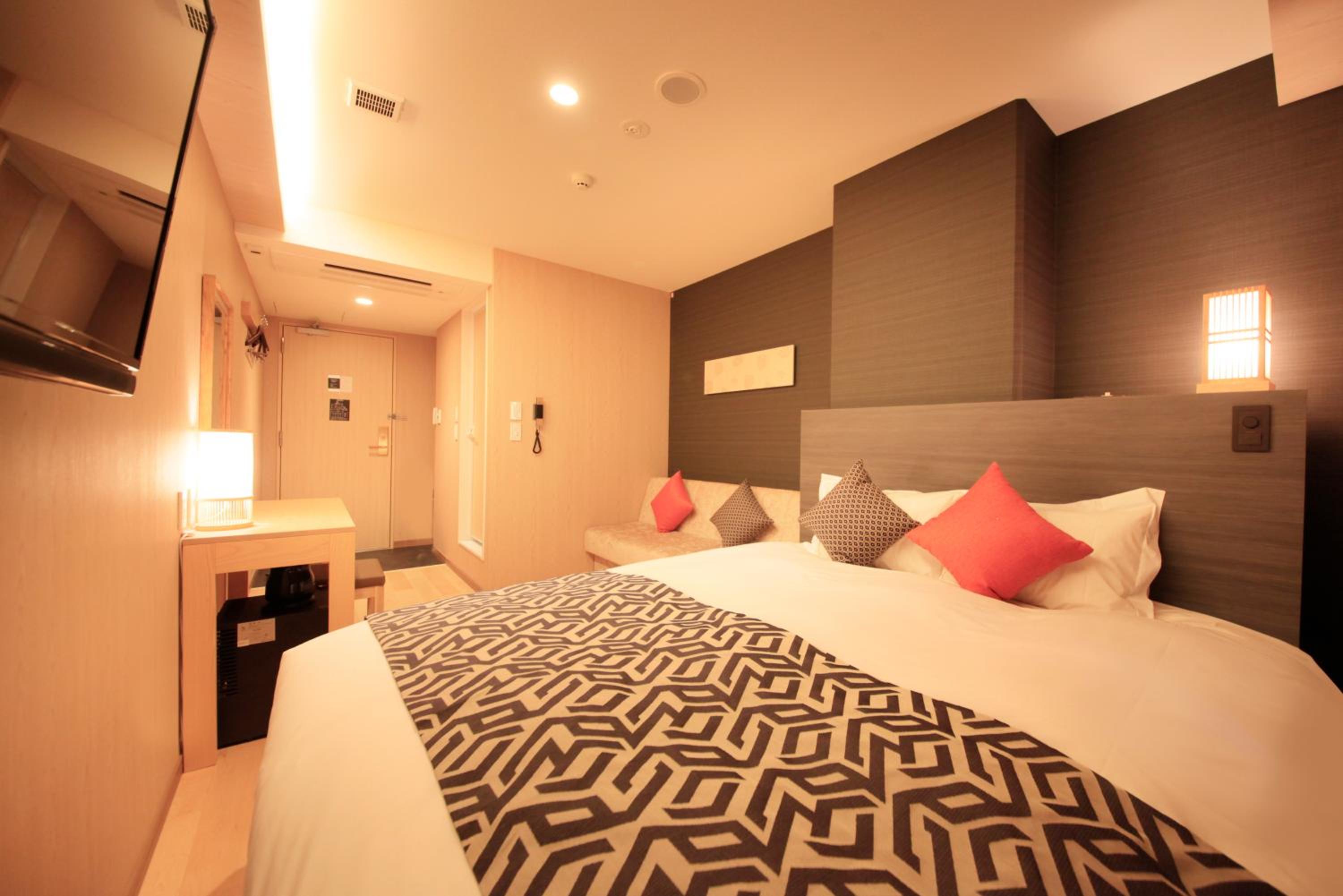 Superior Double Room (with Extra Bed from 3 Adults) -Smoking photo 1