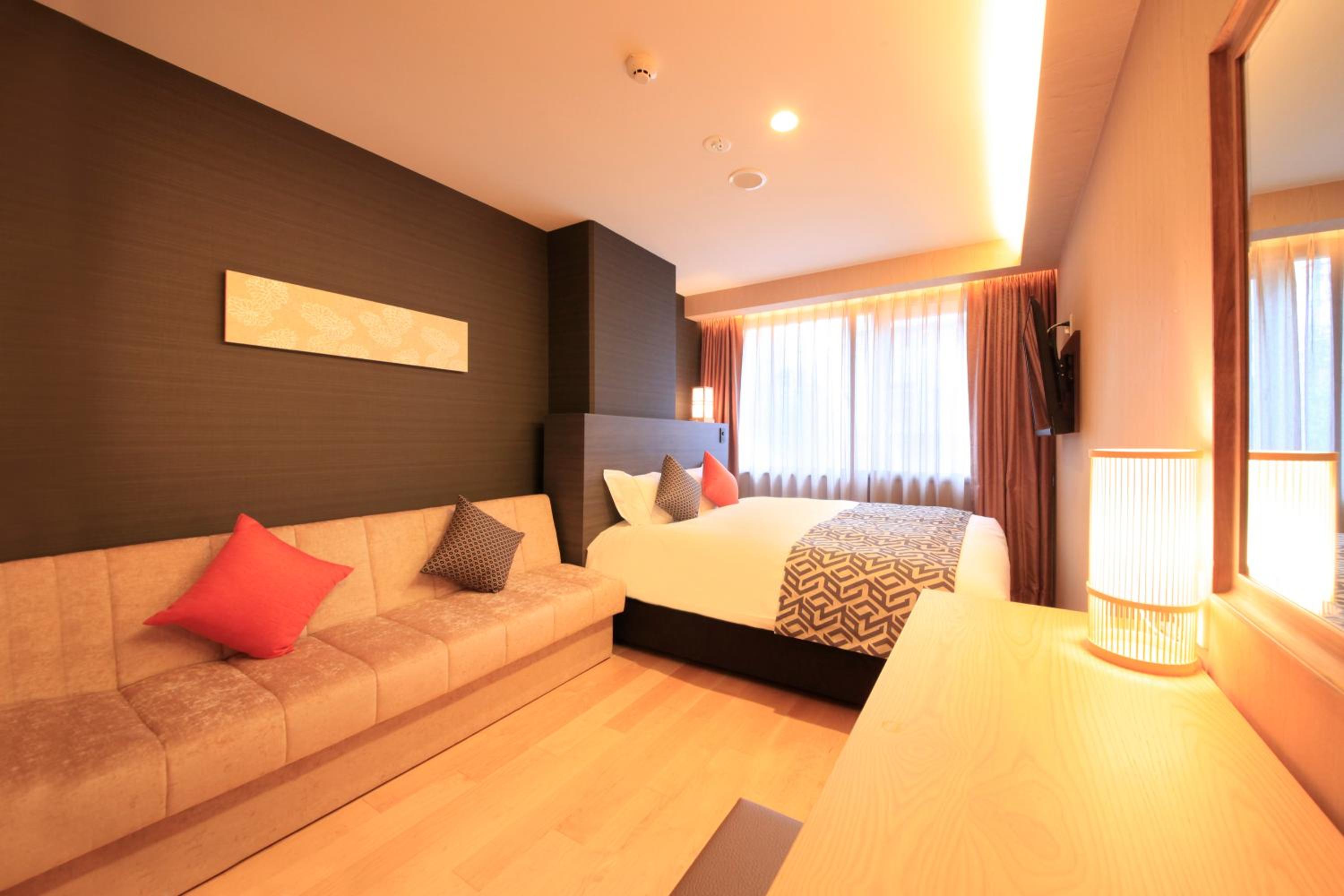 Superior Double Room (with Extra Bed from 3 Adults) -Smoking photo 2