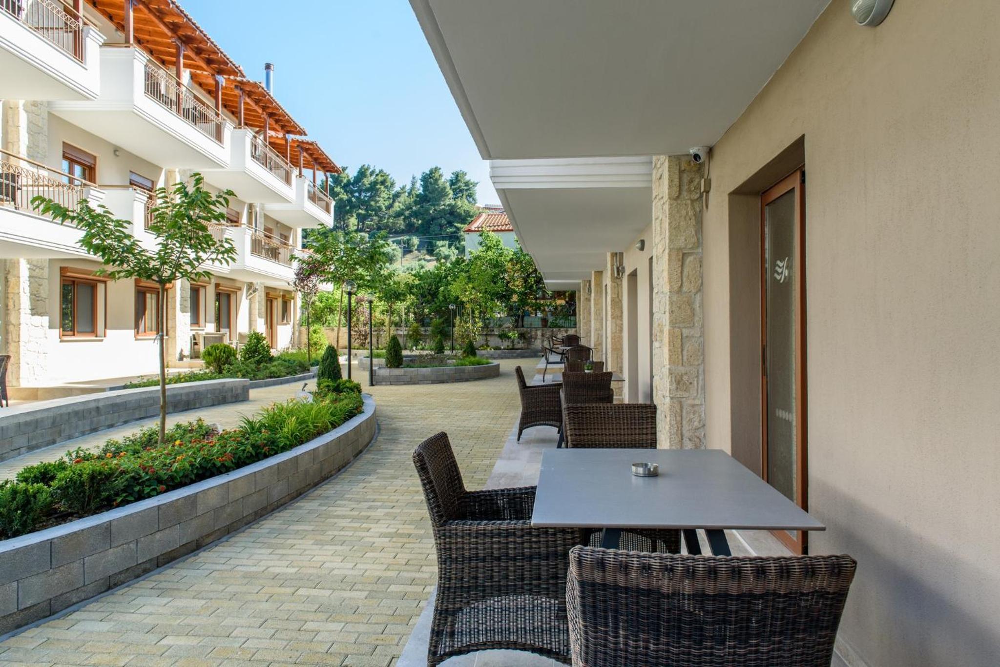 One Bedroom Apartment with Balcony - Photo 3