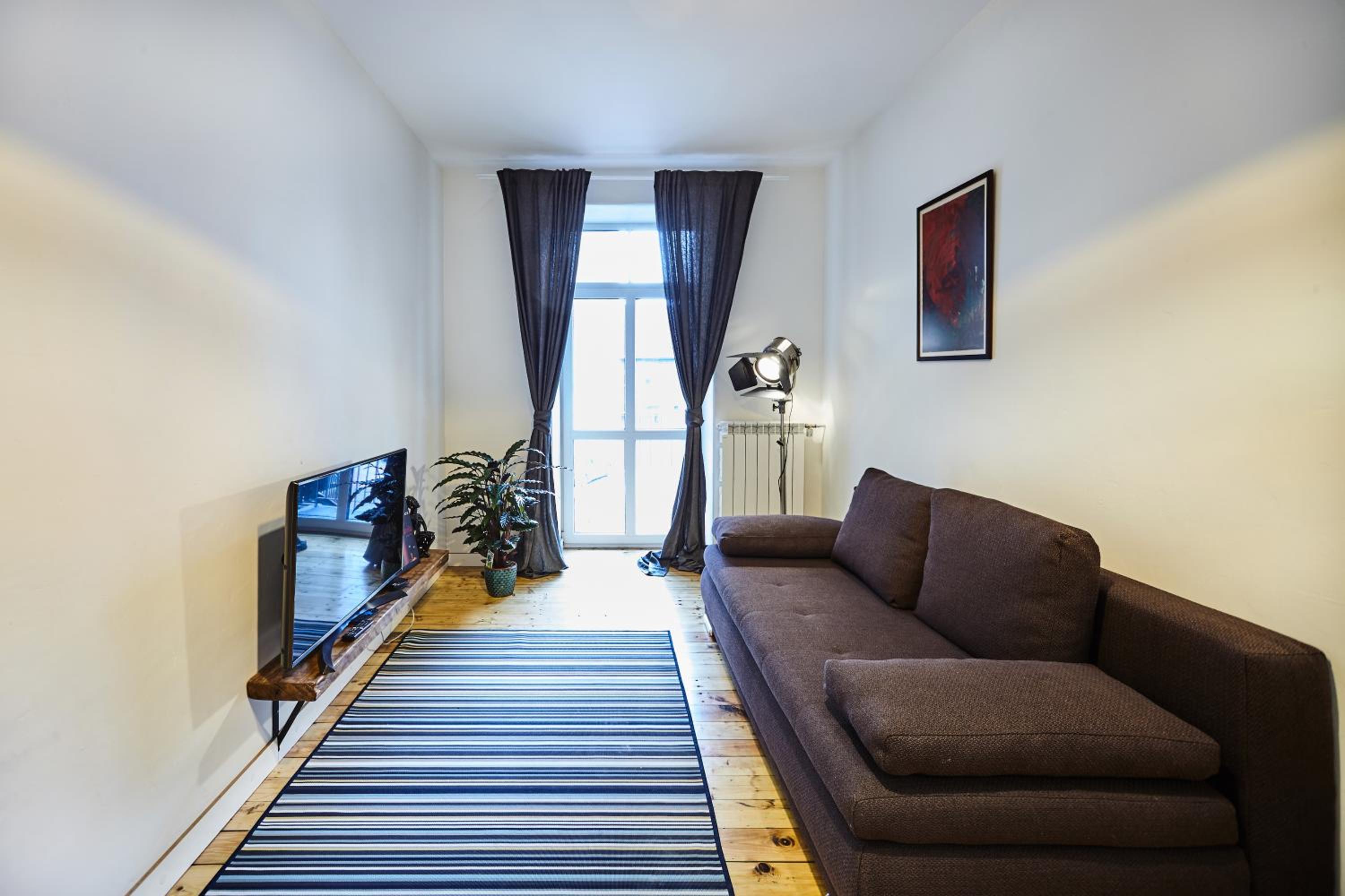 Four-Bedroom Apartment with Balcony  - Photo 5