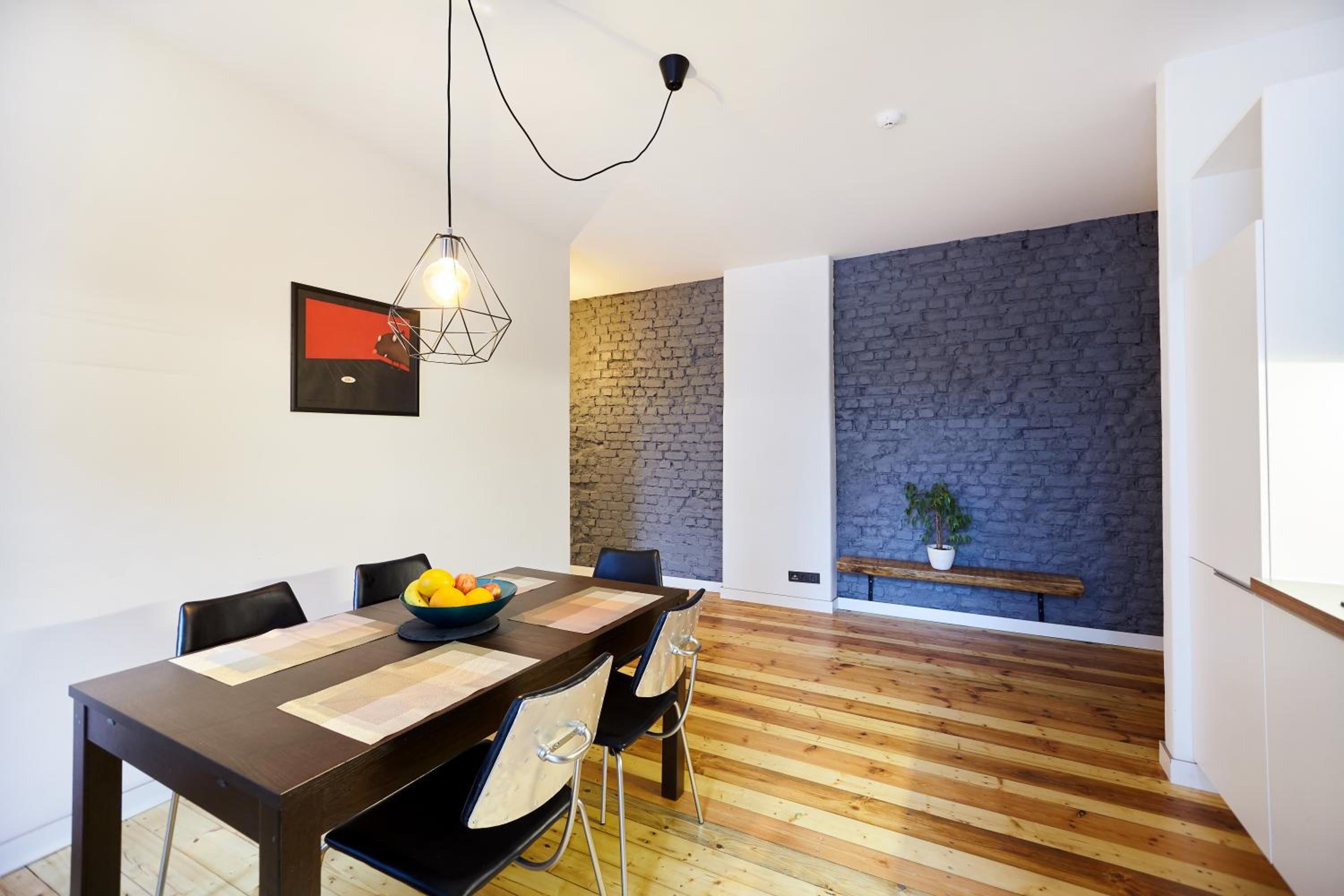 Four-Bedroom Apartment with Balcony  - Photo 6