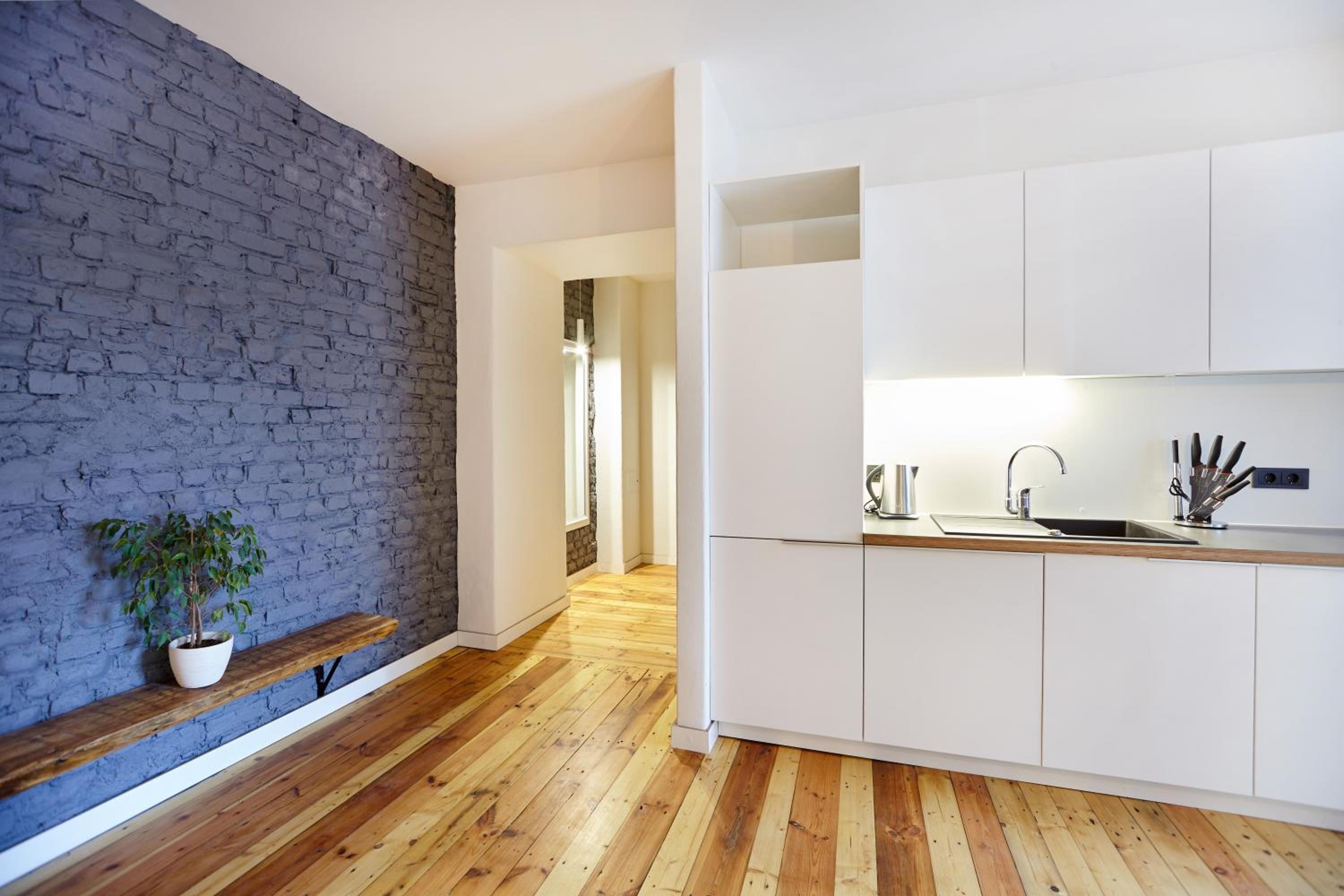 Four-Bedroom Apartment with Balcony  - Photo 7