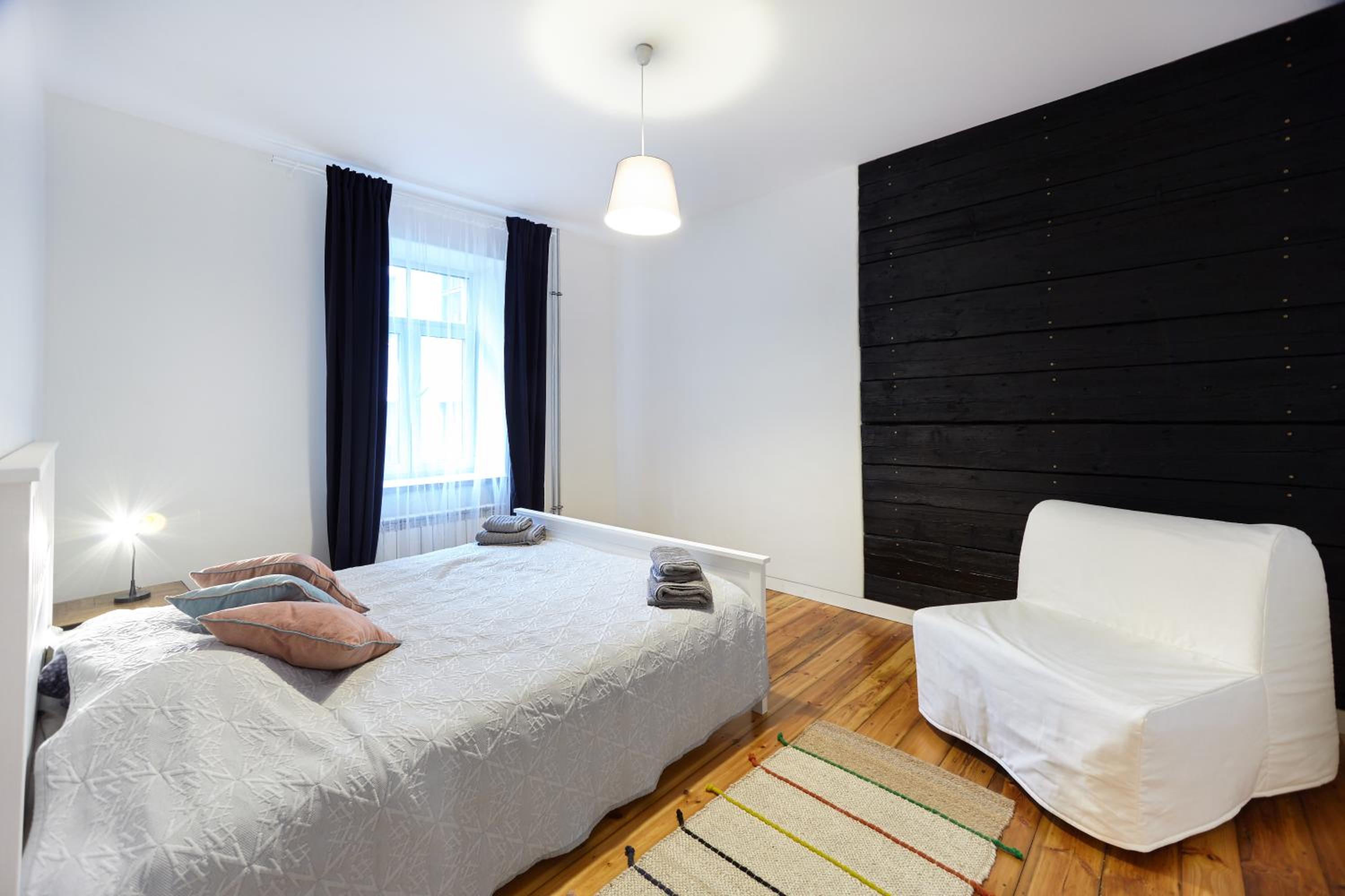Four-Bedroom Apartment with Balcony  - Photo 8