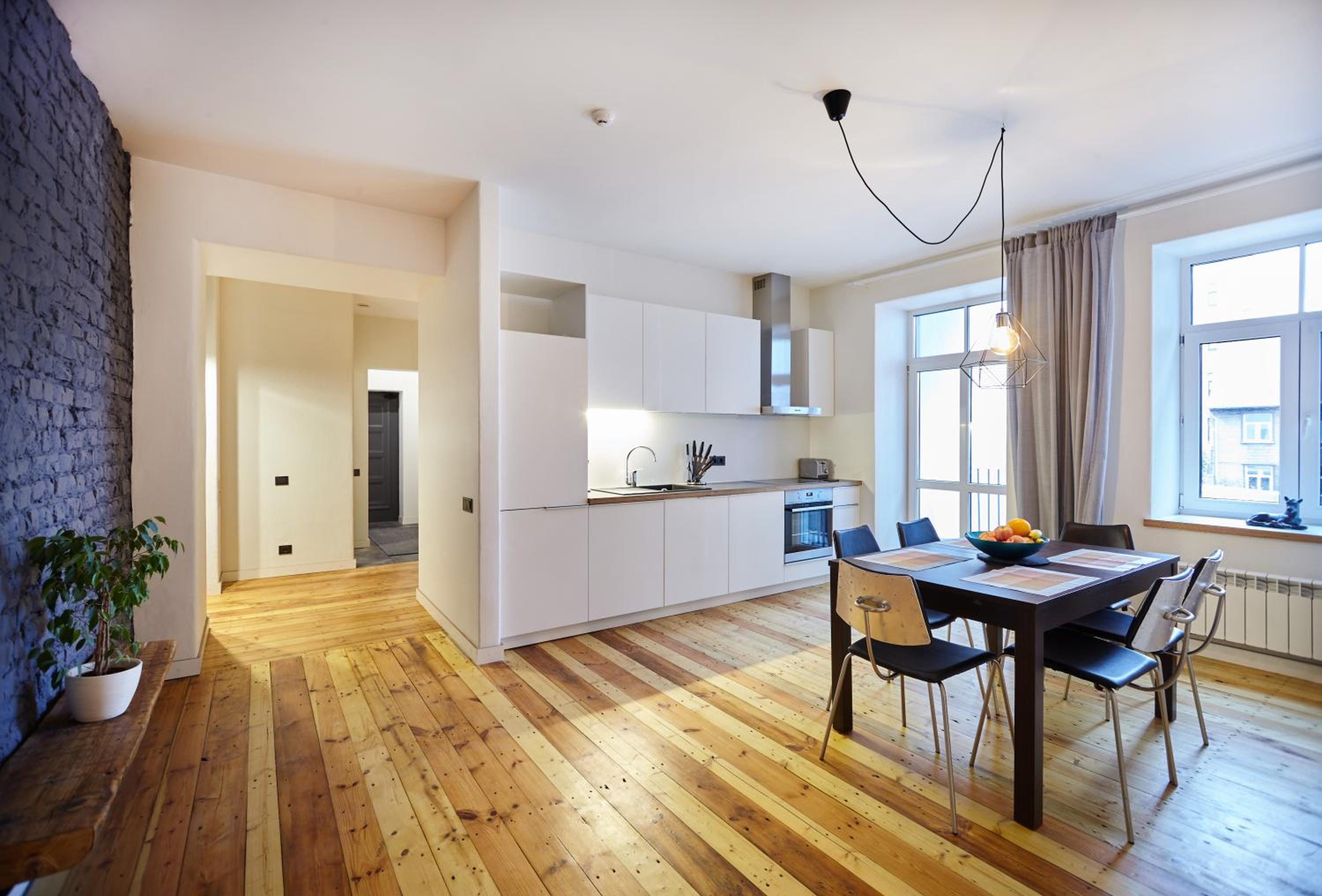 Four-Bedroom Apartment with Balcony  - Photo 14